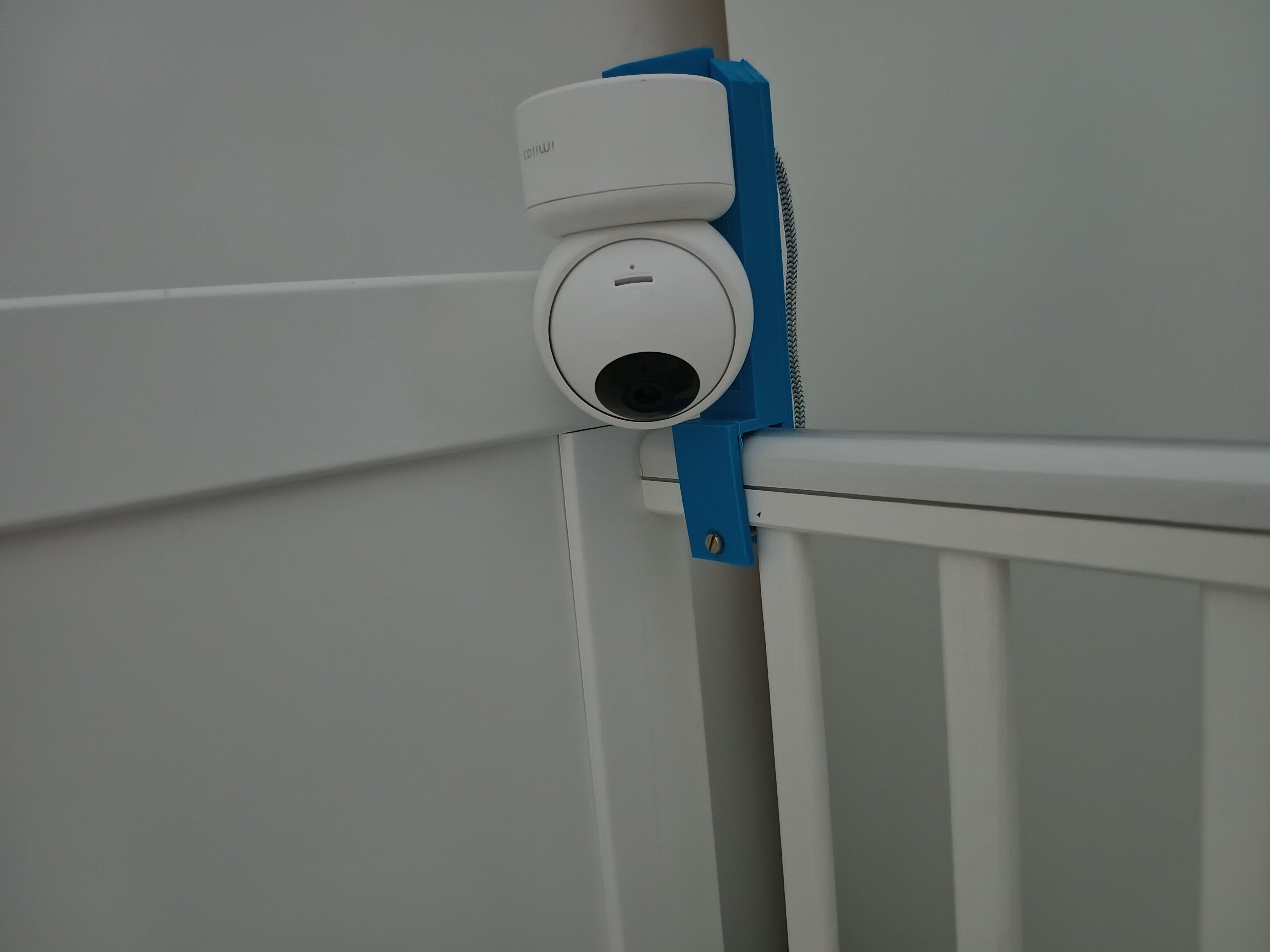 Camera mount for woodies bed