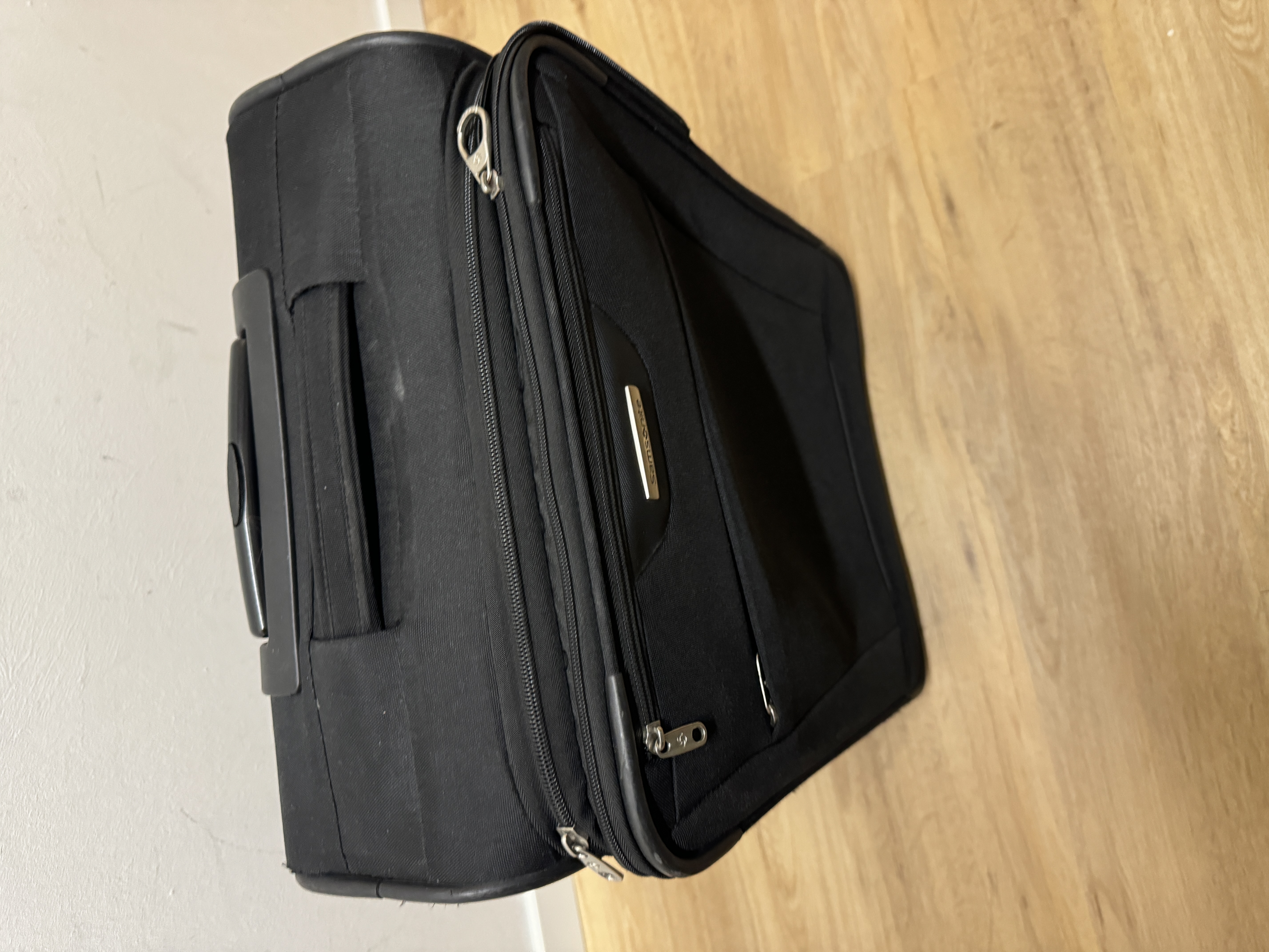 Miniatura 2 do modelo 3D Samsonite Handle Push button/bar
