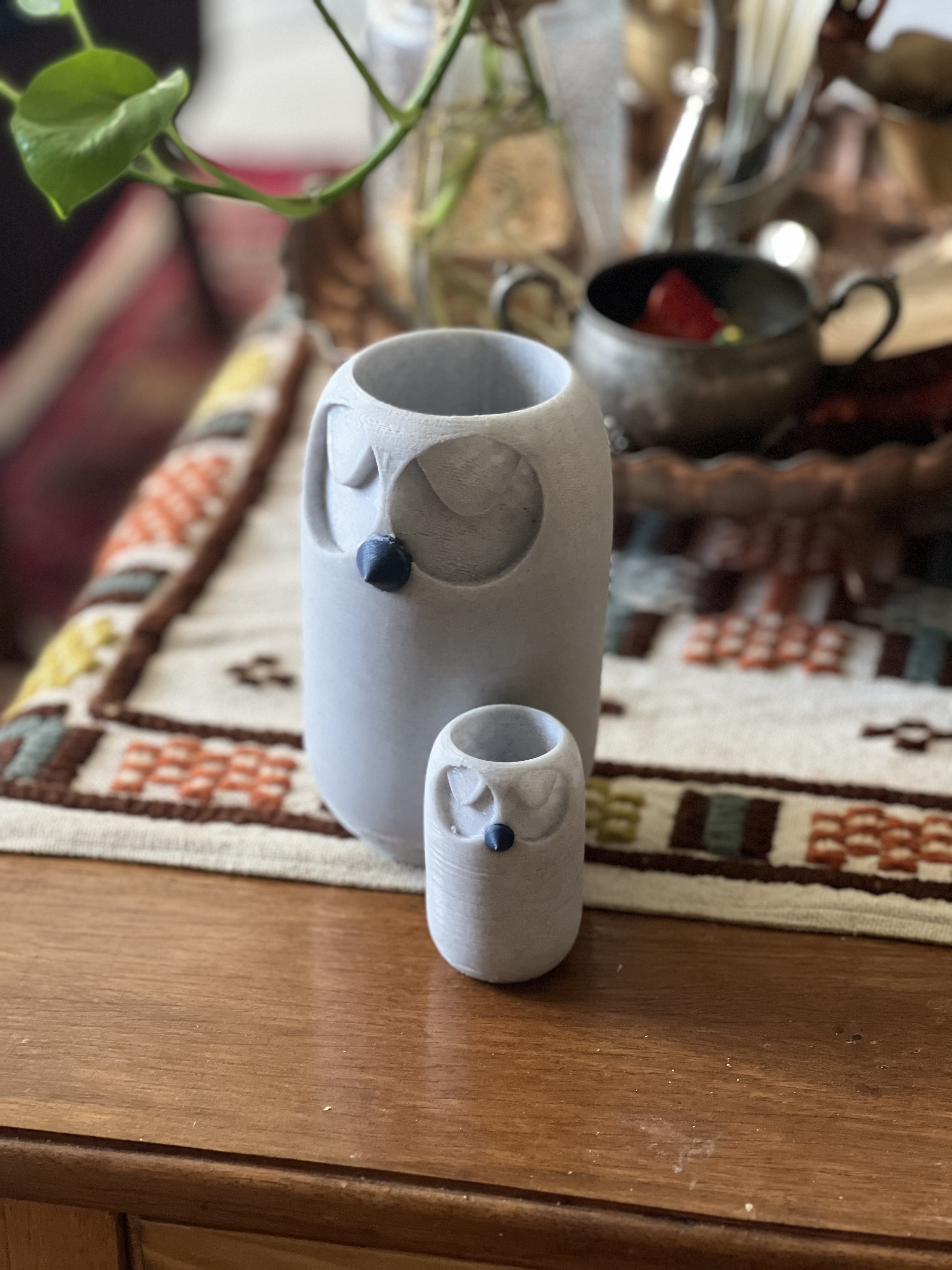 Minimalist OWL pen holder