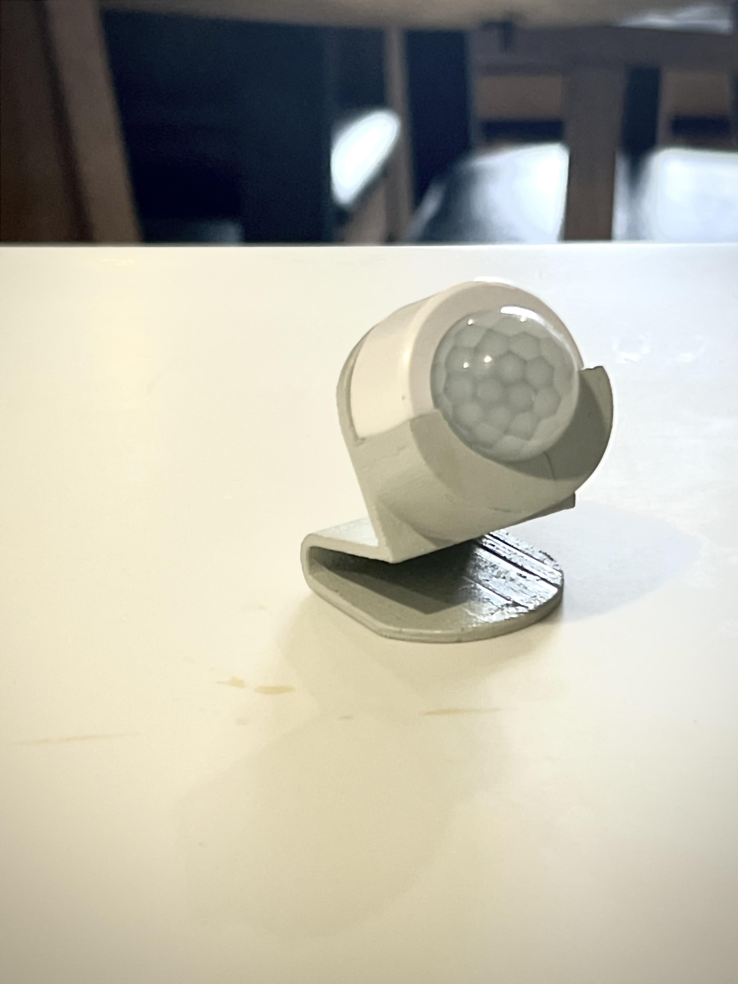 Tuya PIR motion sensor stand