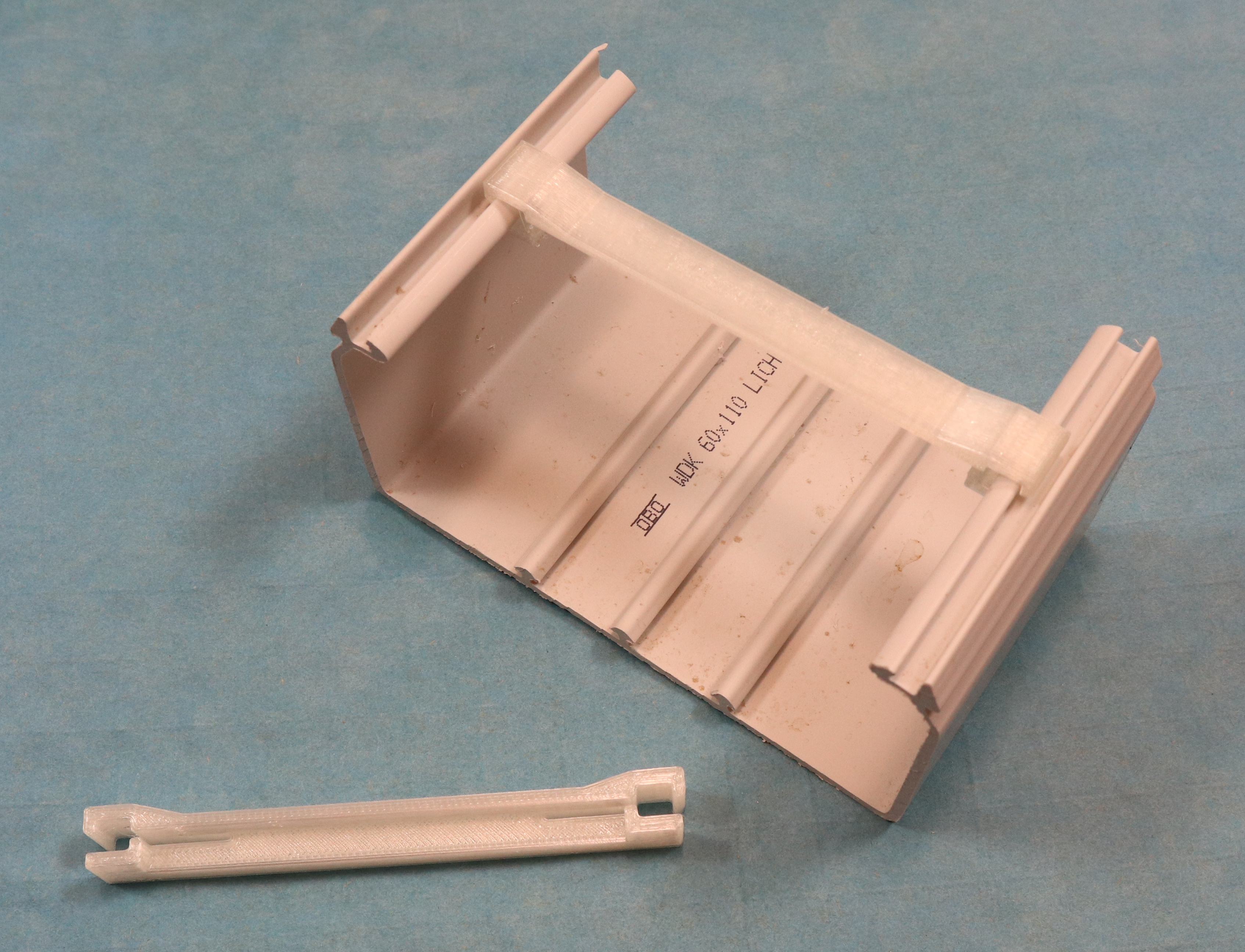 Cover clip for OBO WDK trunking (Width 110)