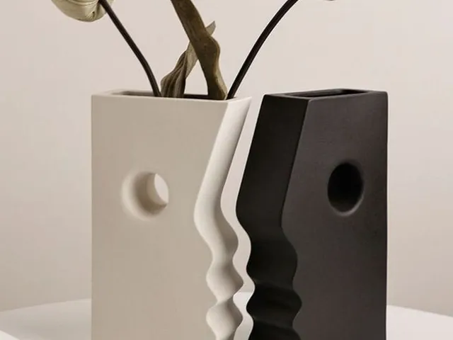 face flower vase