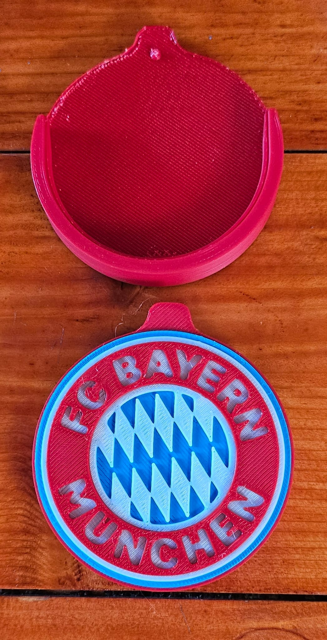 Verschluß für eine 330ml oder 500ml Dose mit FC Bayern München Logo