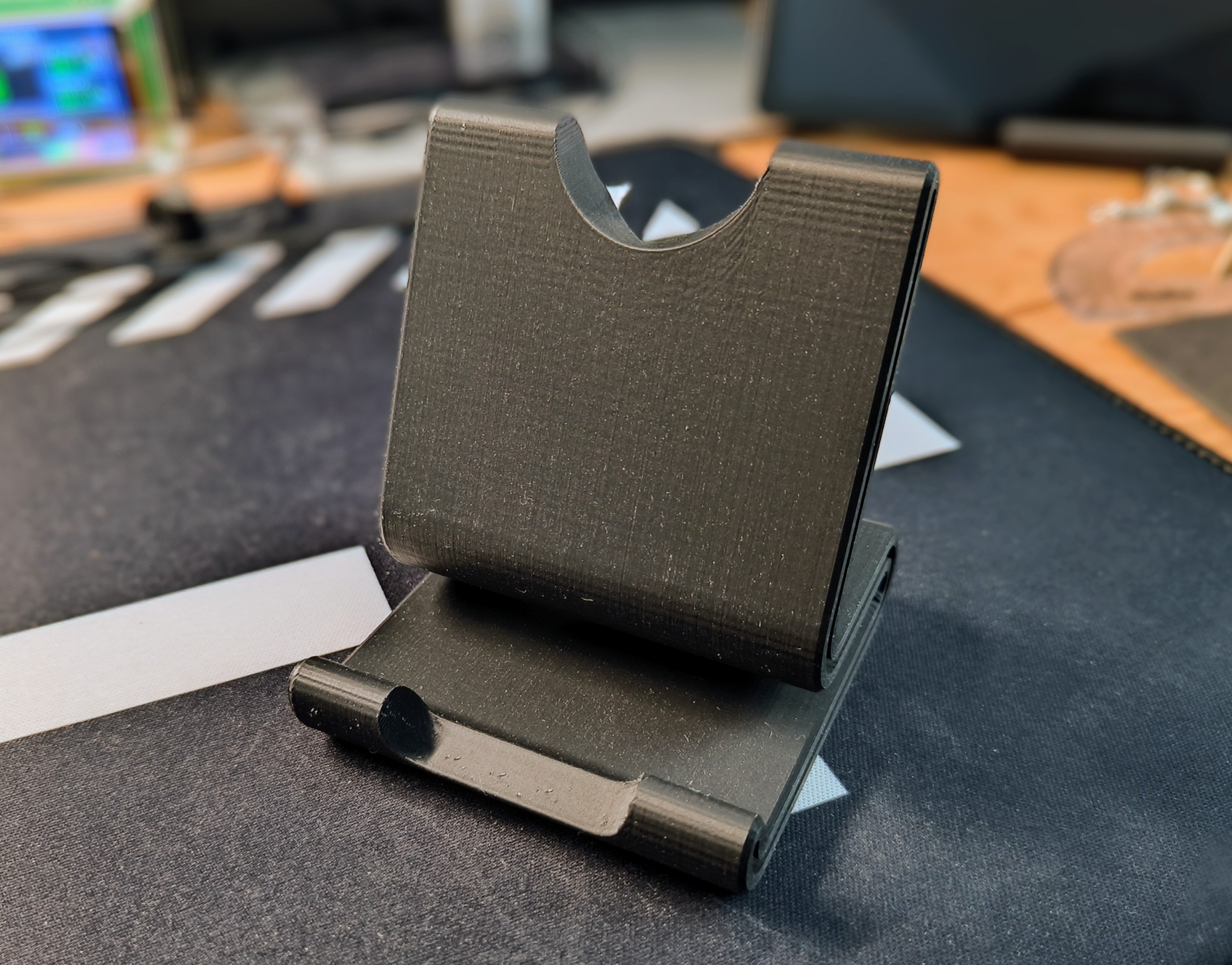 Smartphone stand (optional multi-color, no MMU/AMS) 3D model thumbnail