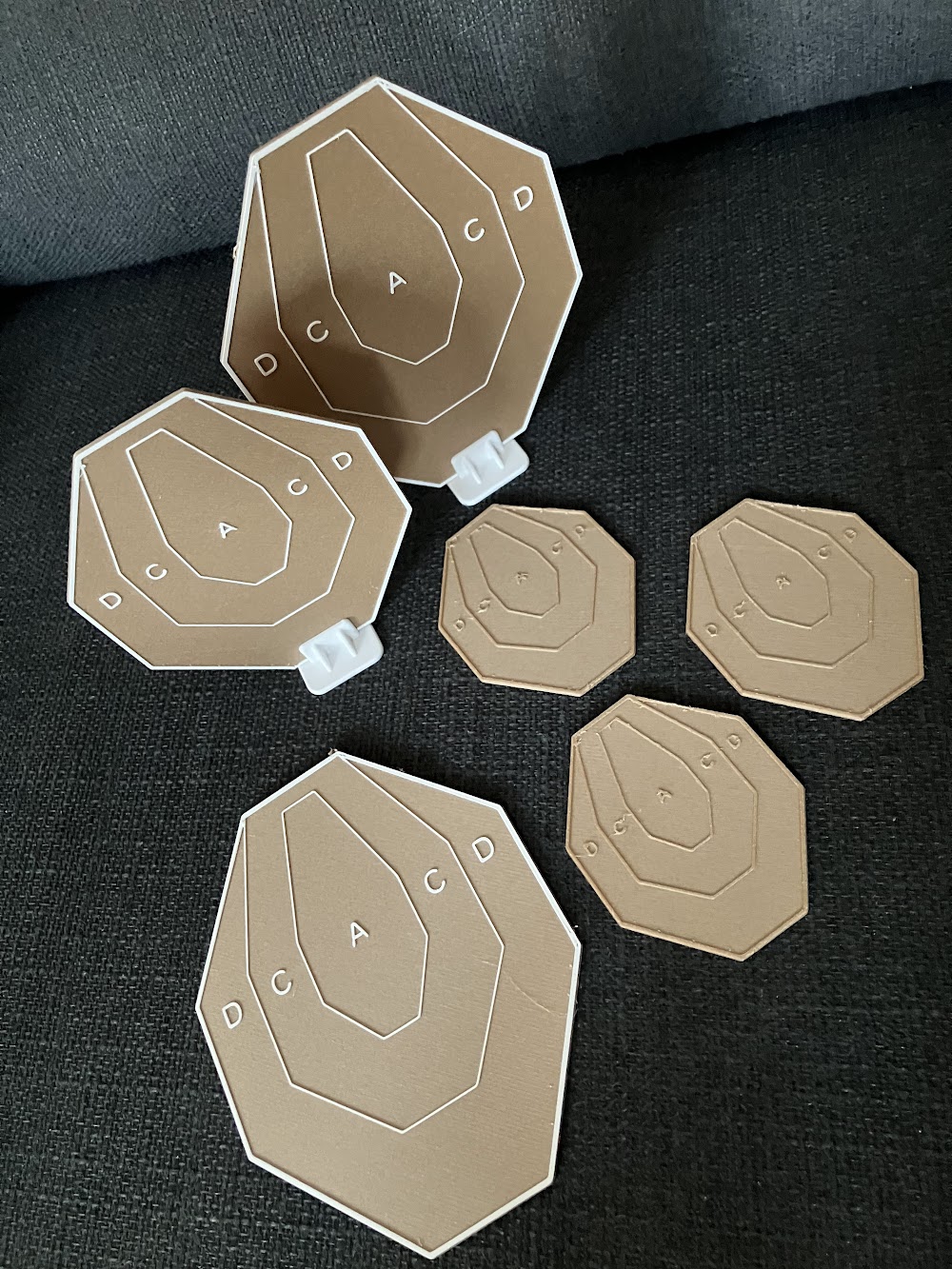 Scalable IPSC targets with stand