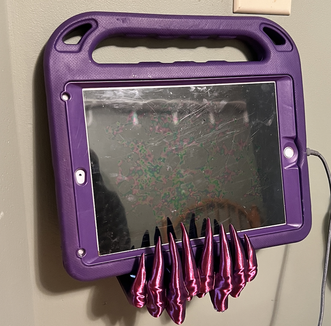 Floating Claws Tablet Holder / Shelf