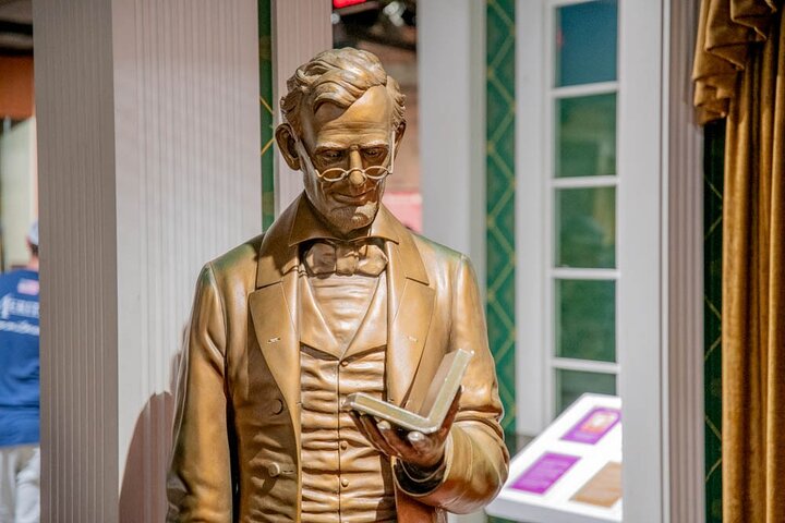 Bust of Abraham Lincoln Reading a book