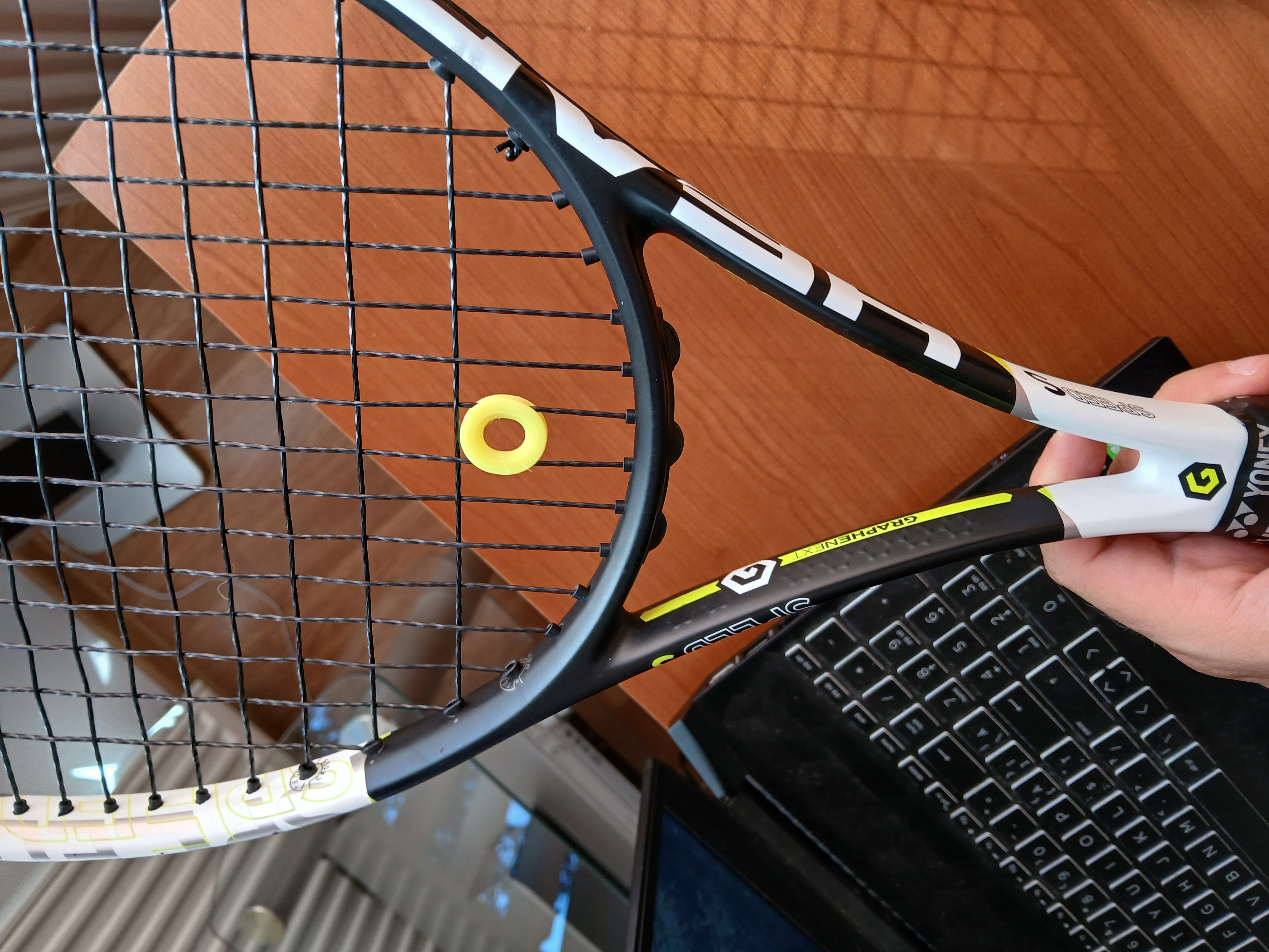 Super light ring tennis racket vibration dampener