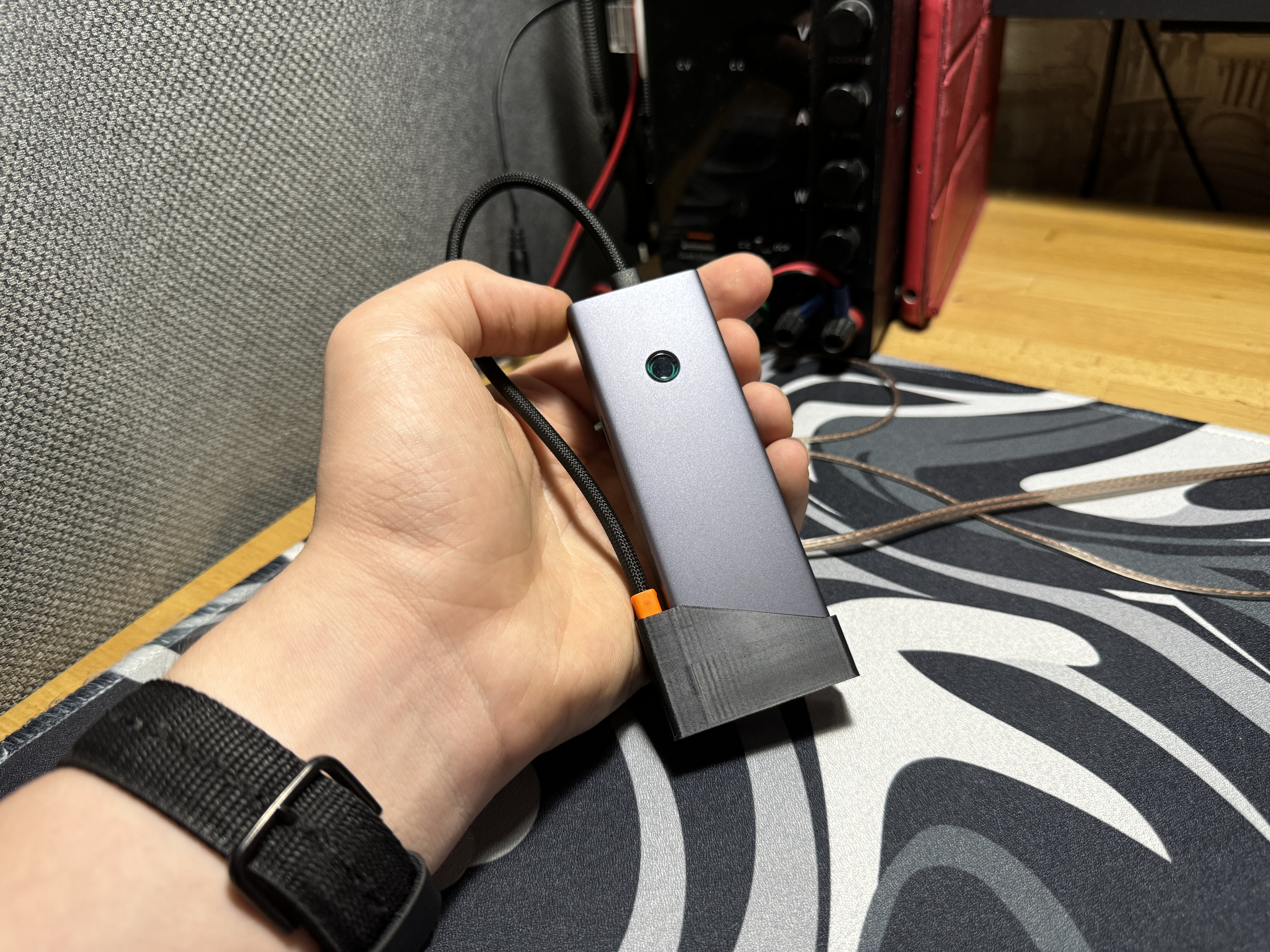 Baseus hub cable holder