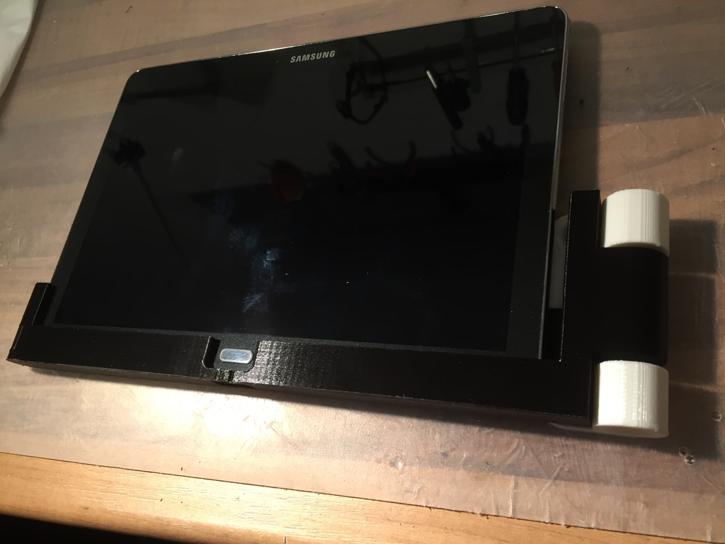 Tablet PC swiveling wall mount