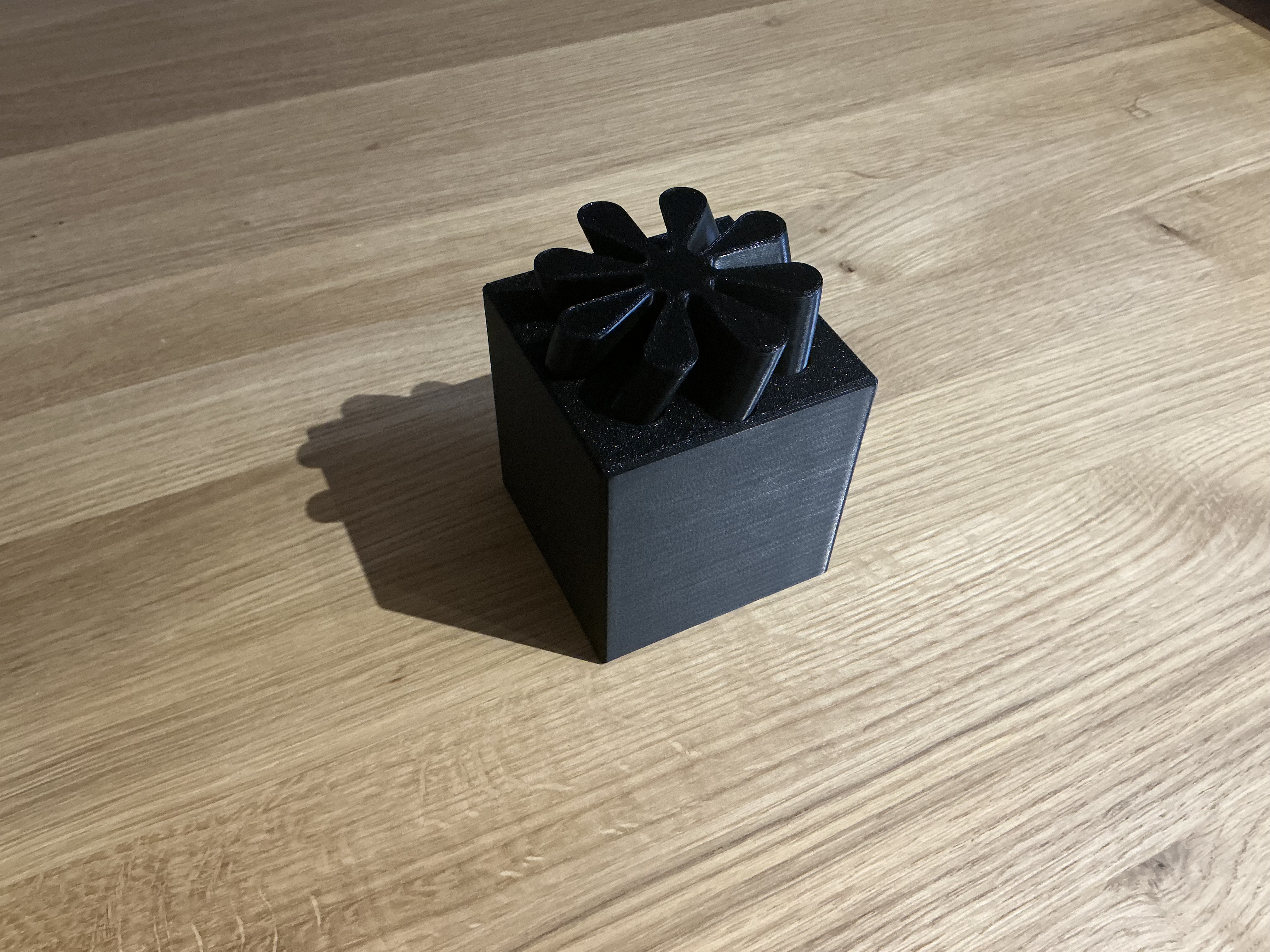 Miniatura 2 do modelo 3D Impossible Vortex Screw Cube