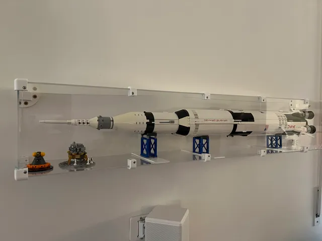 Connectors for custom built acrylic showcases