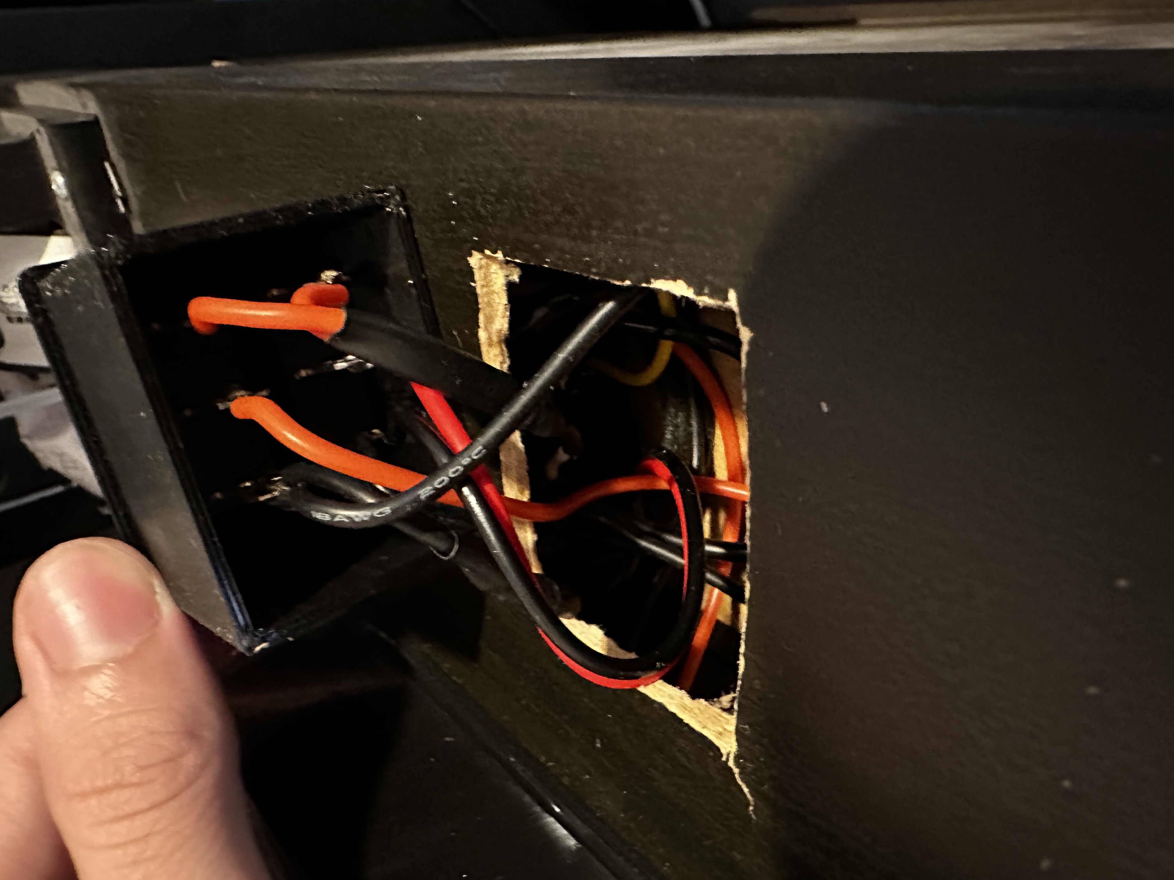 Miniatura 2 do modelo 3D Ikea Lack Dual Toggle Switch Button Box
