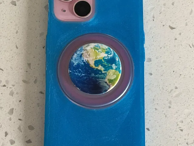 iPhone 15 case with MagSafe hole