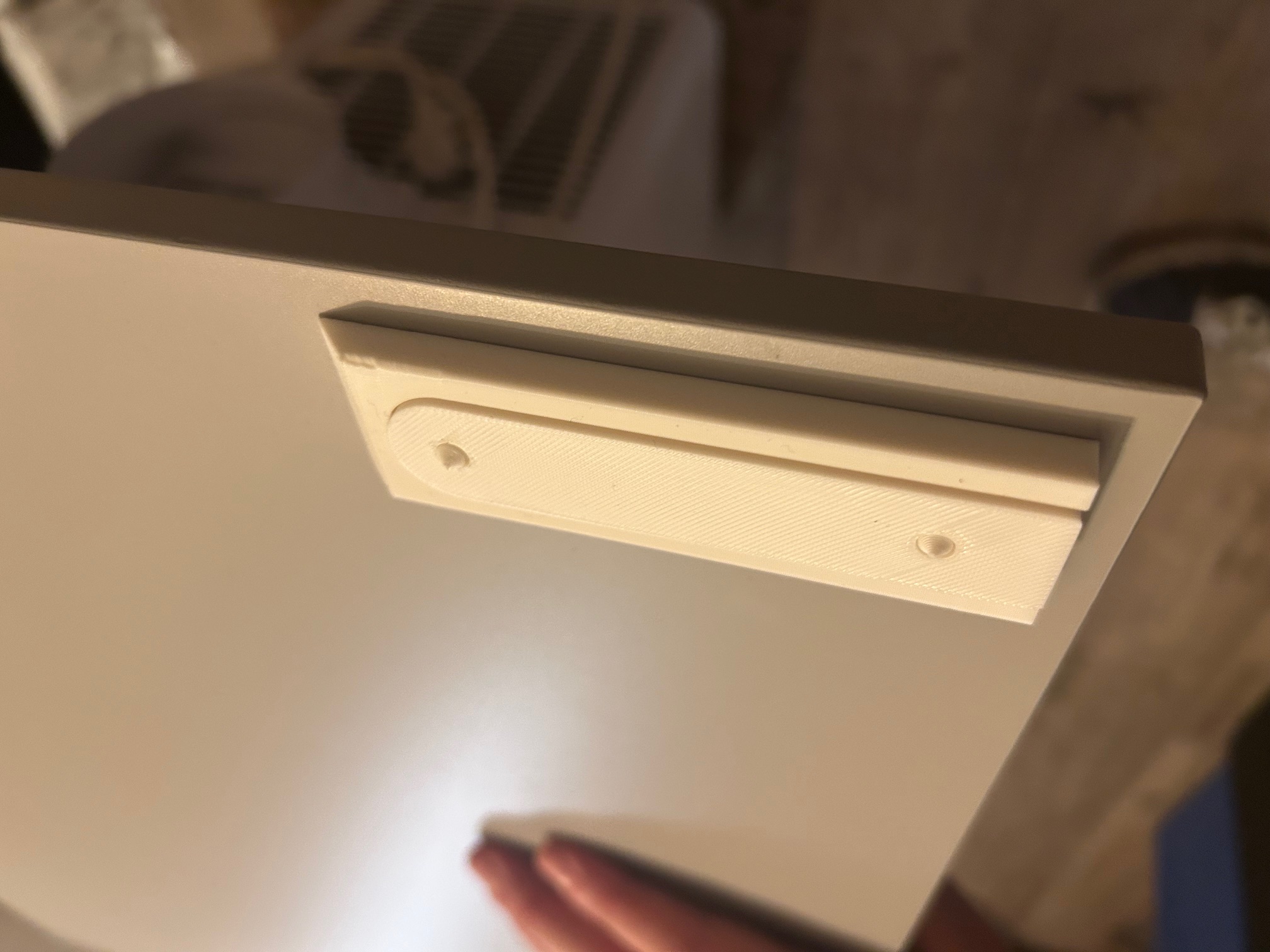 Detachable screw-mounted quick-release bracket