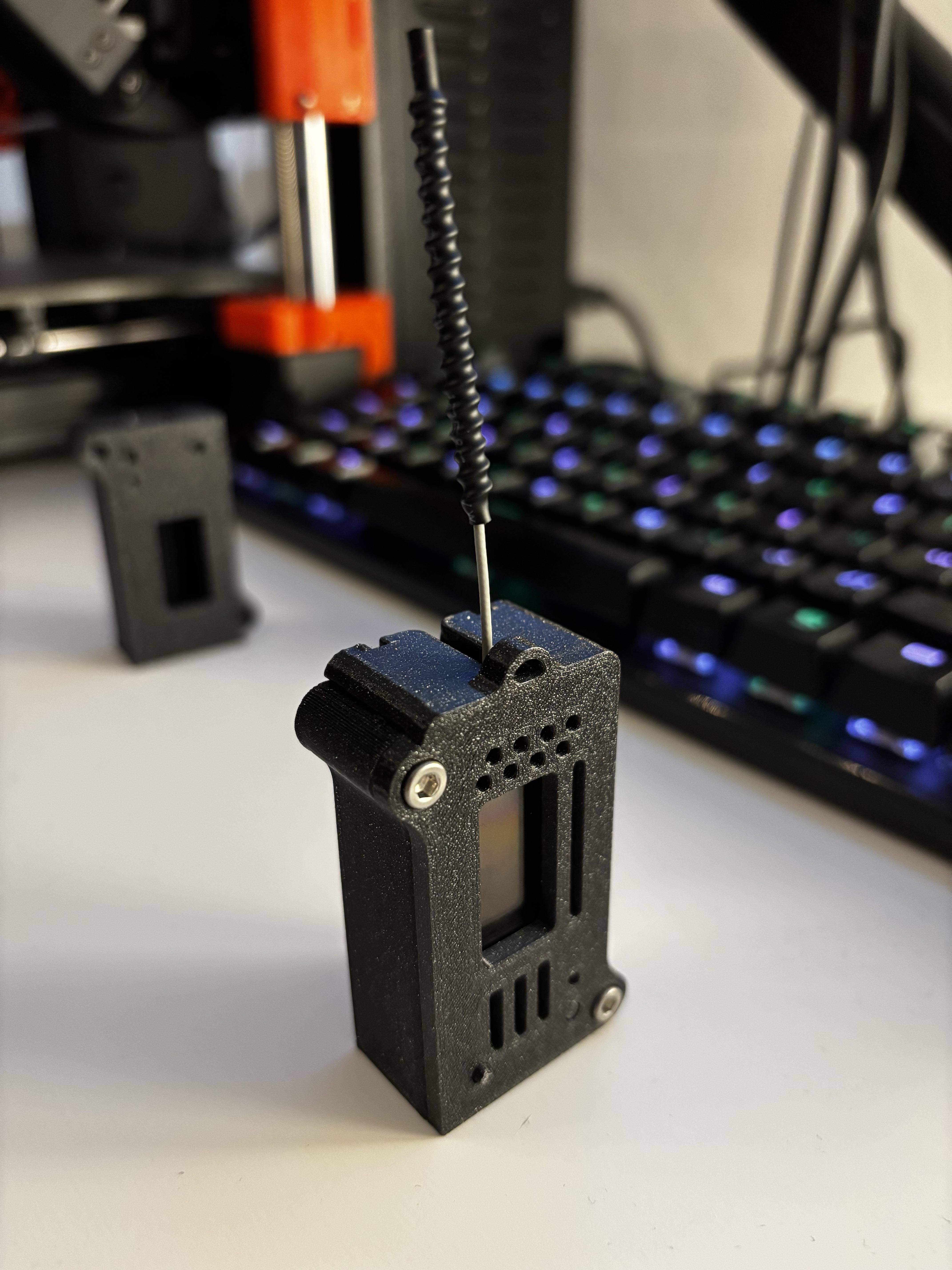 Simple Modular Case (SMC) for Heltec V4 (no support required!)