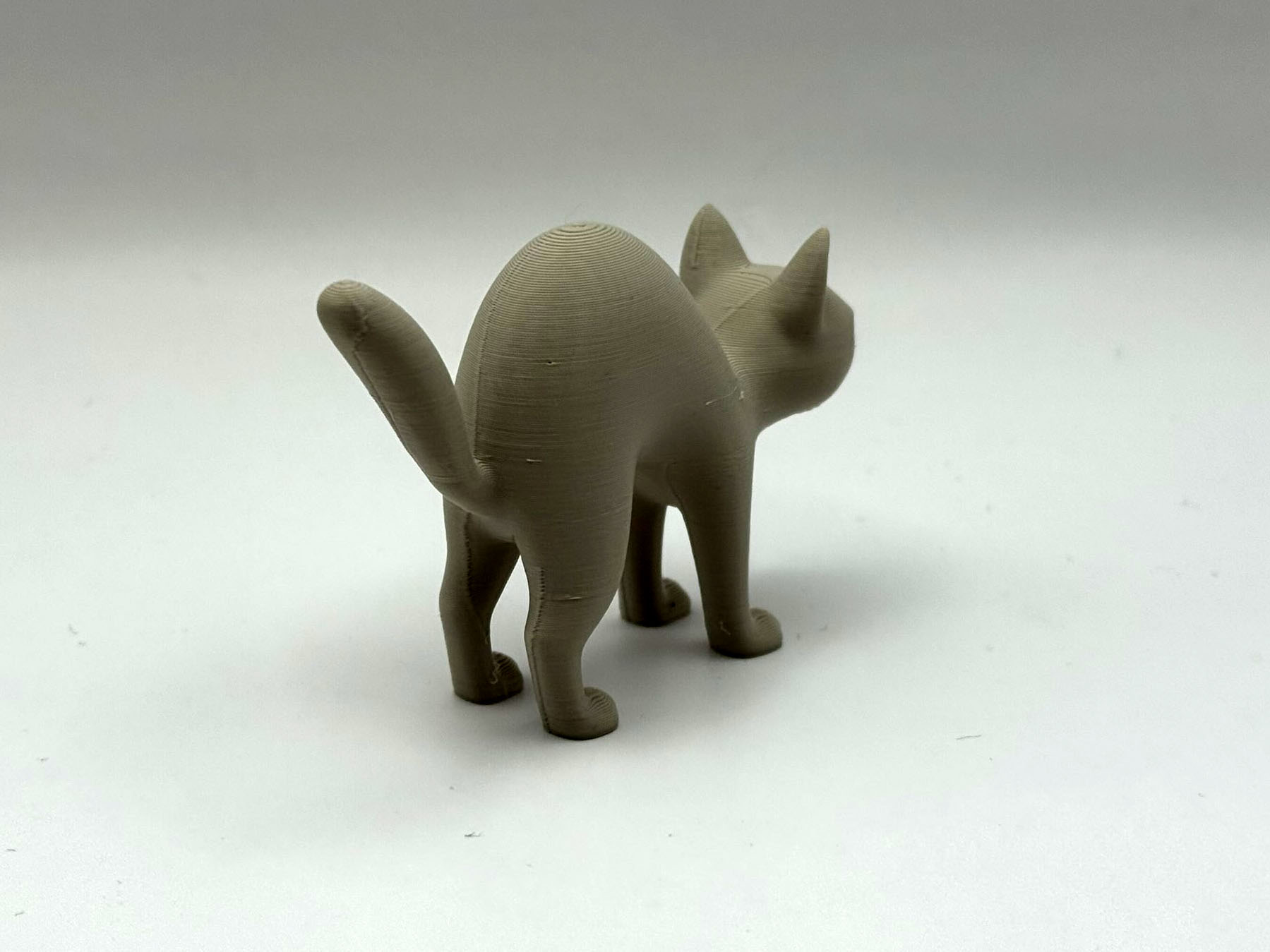 Miniatura 3 do modelo 3D Simple Arching Cat Figurine