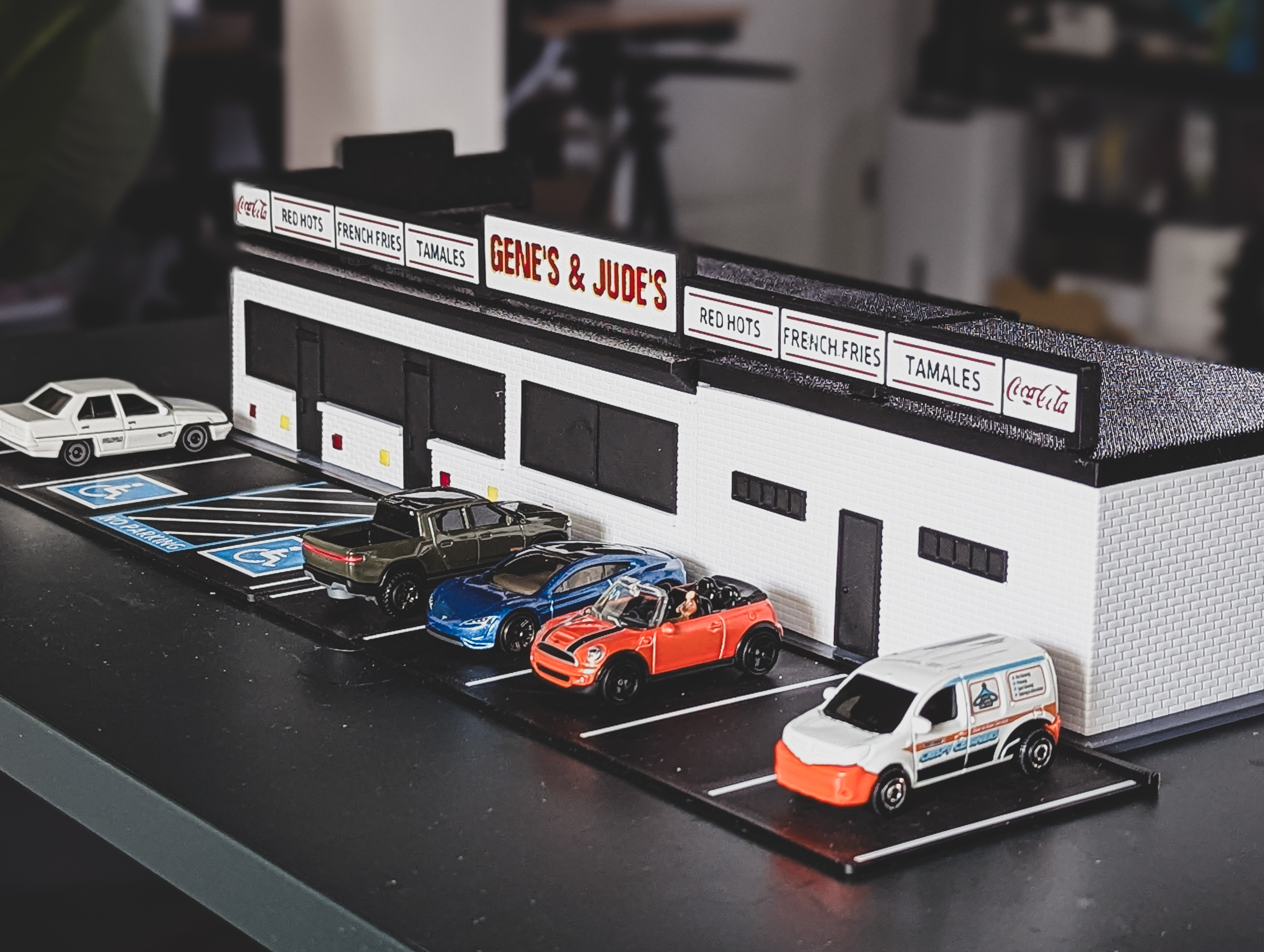 Gene & Jude's Hot Dog Stand - 1/64 Scale Diorama — thumbnail 13