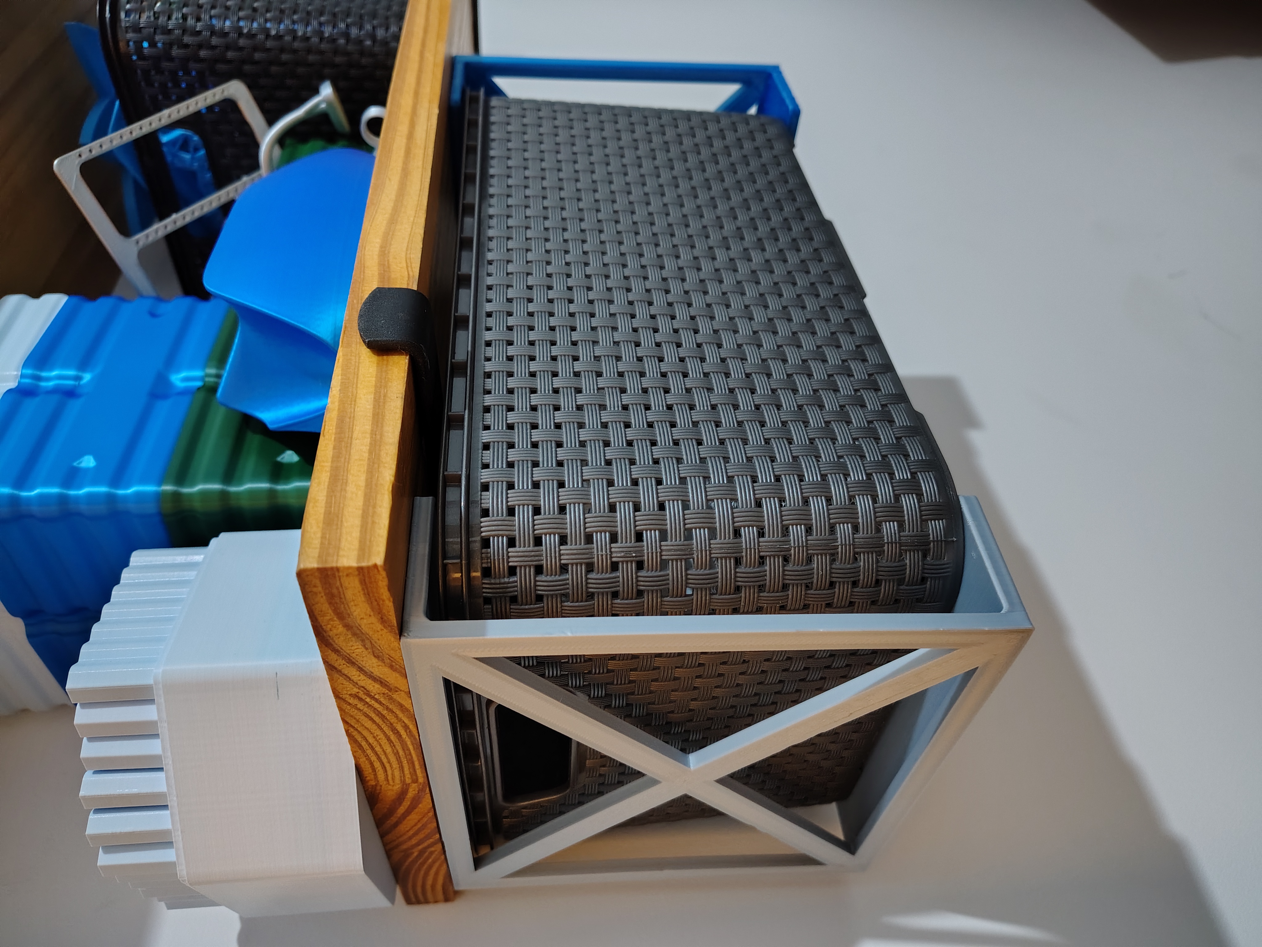 Undershelf container support