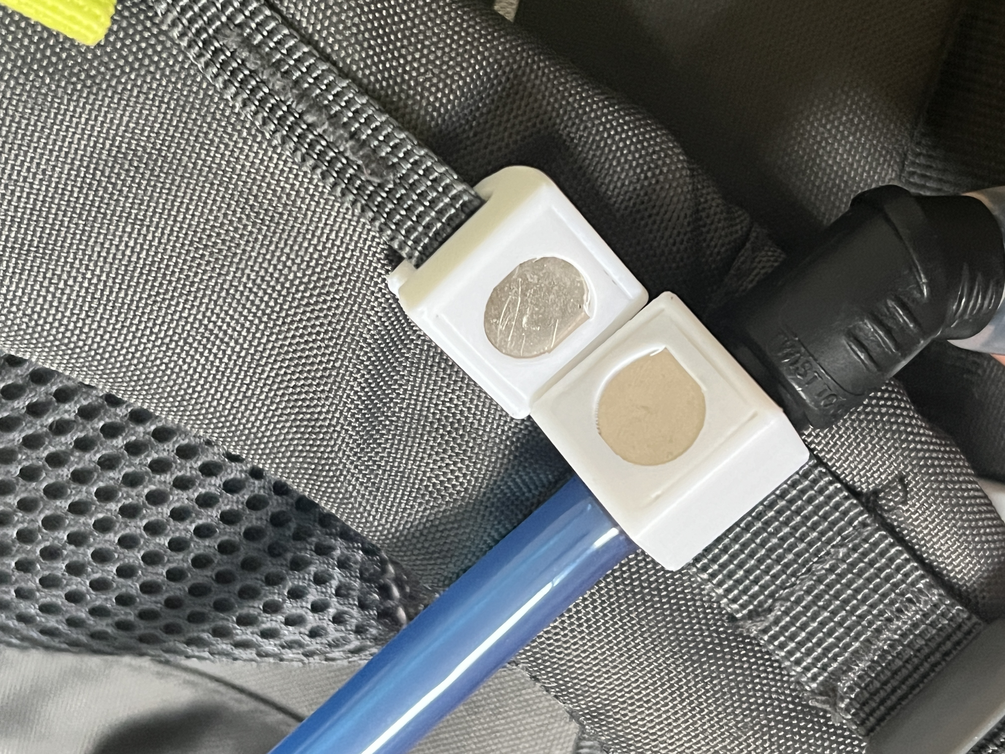 Magnetic clip for a bladder/platypus