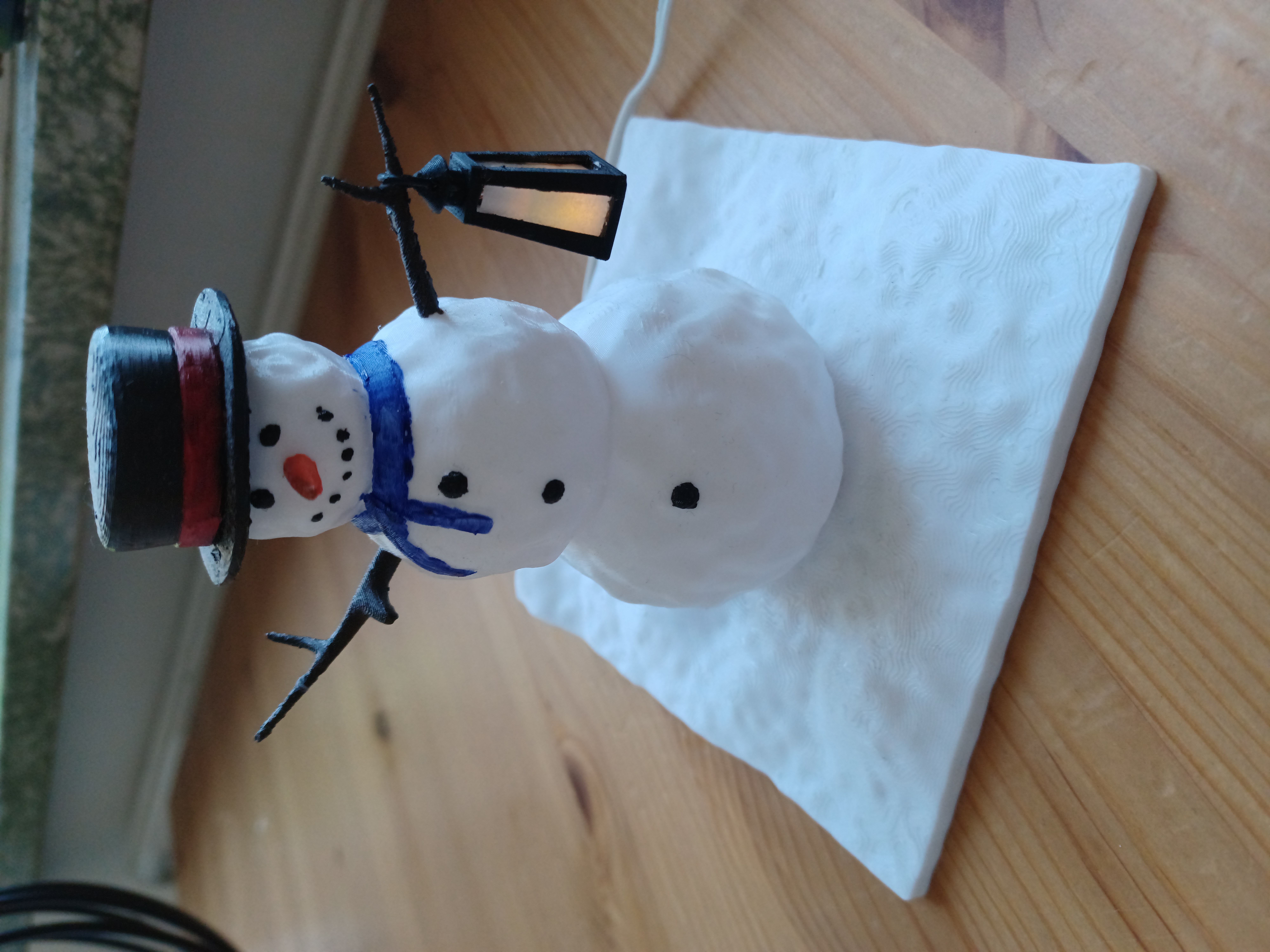 Miniatura 2 do modelo 3D Snowman with a lantern