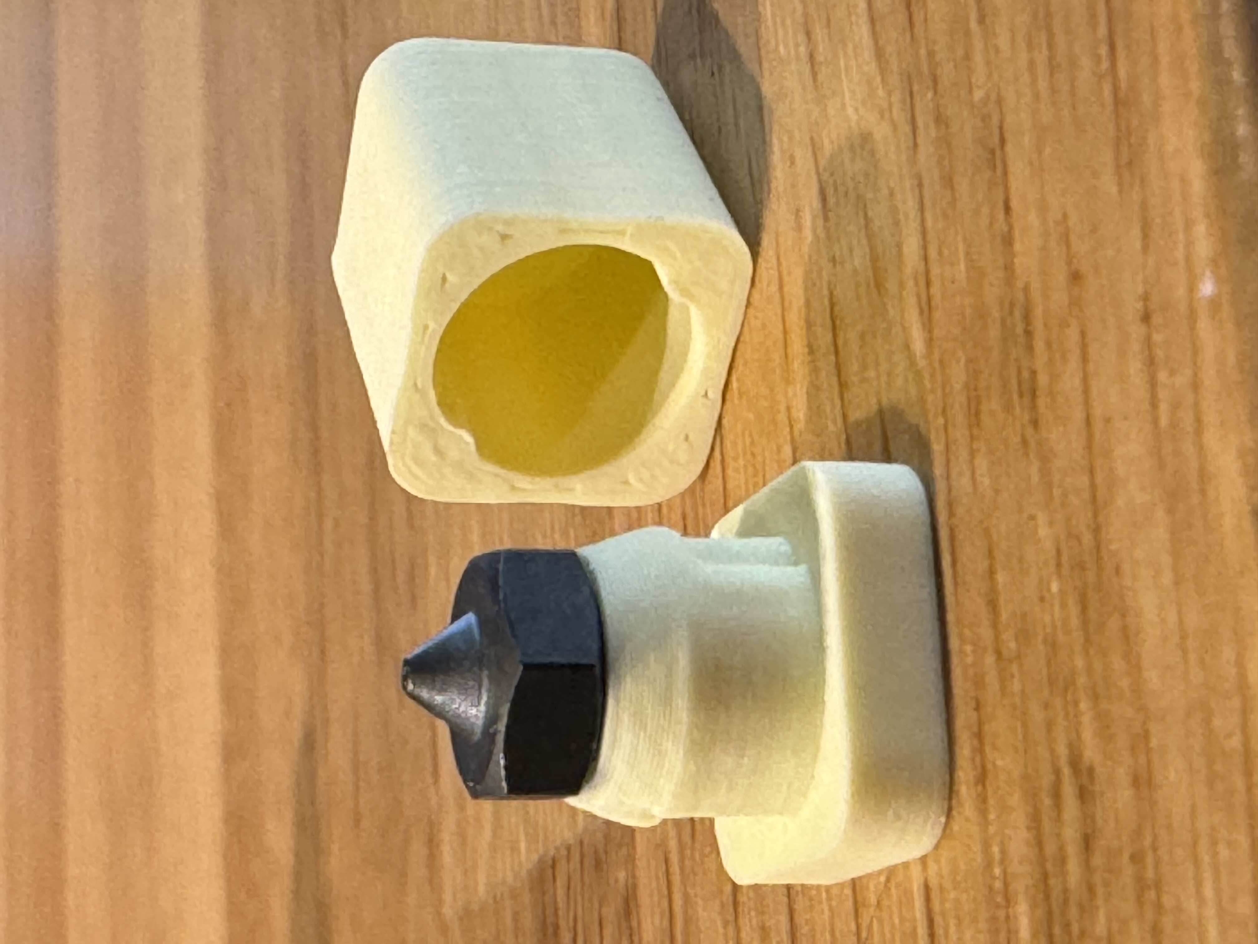 Tiny Nozzle Container