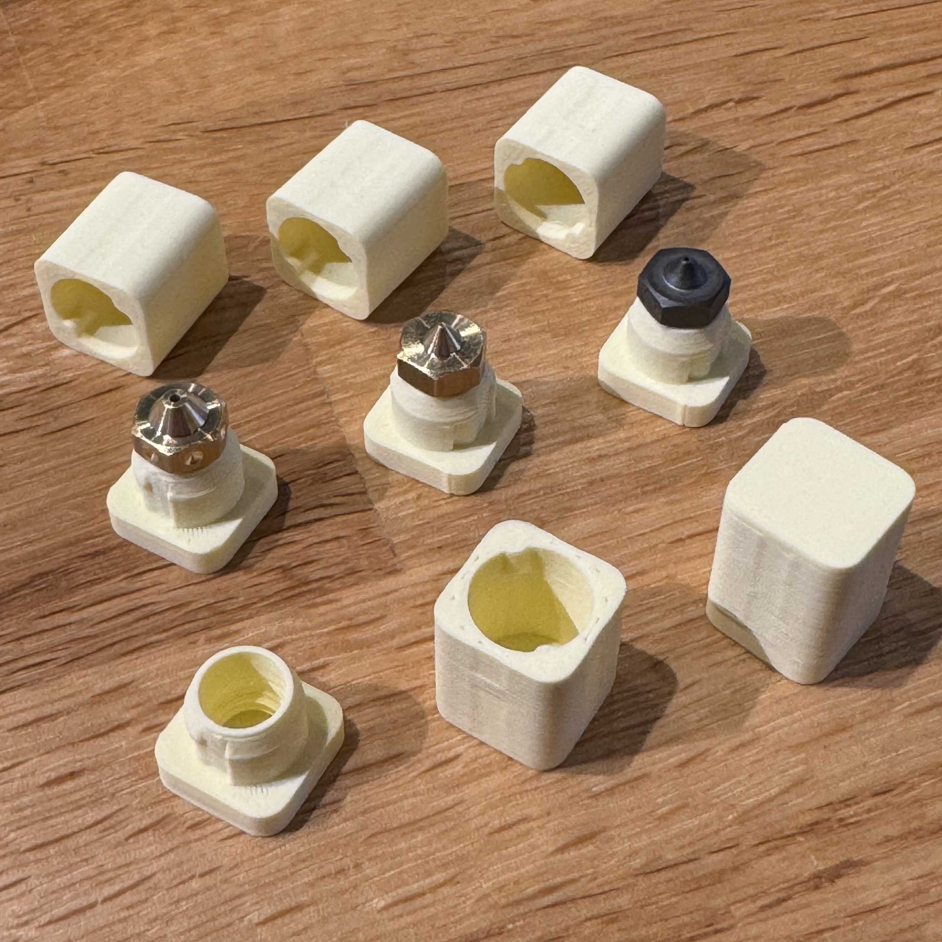 Miniatura 3 do modelo 3D Tiny Nozzle Container