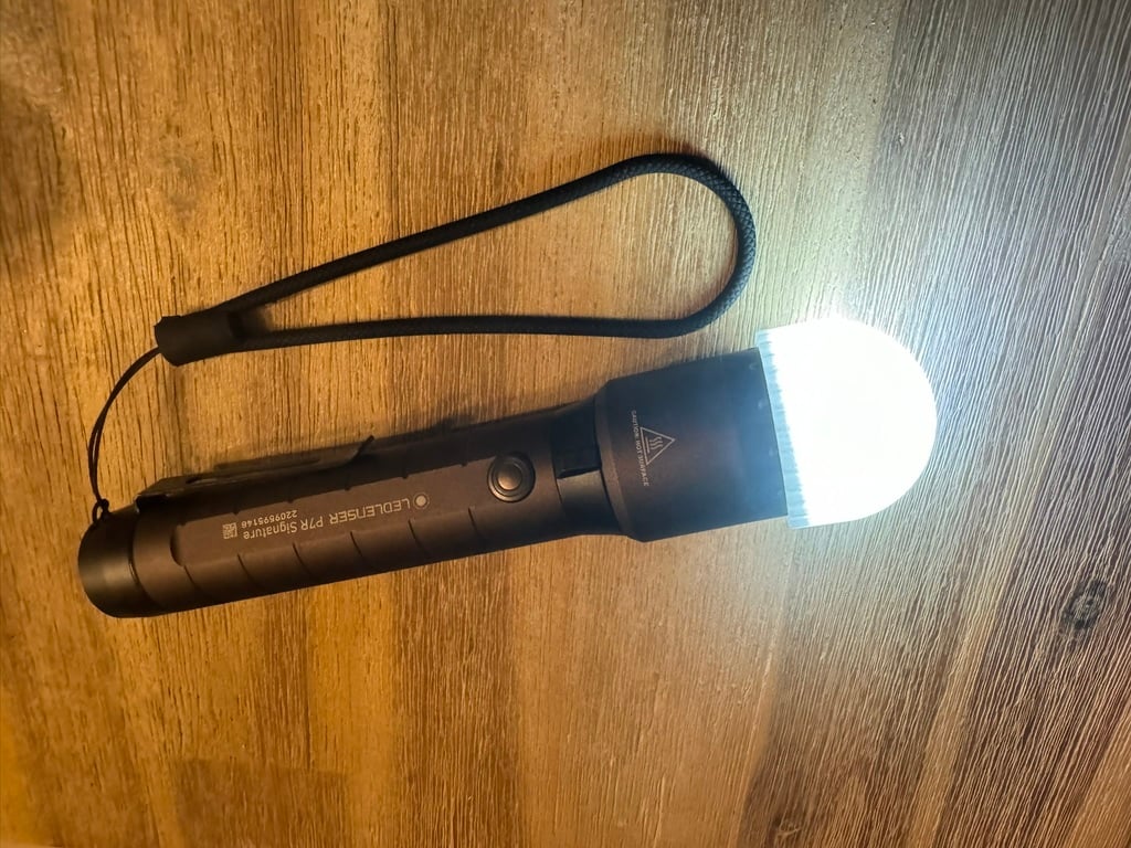 Miniatura 6 do modelo 3D Flashlight diffusor attachments