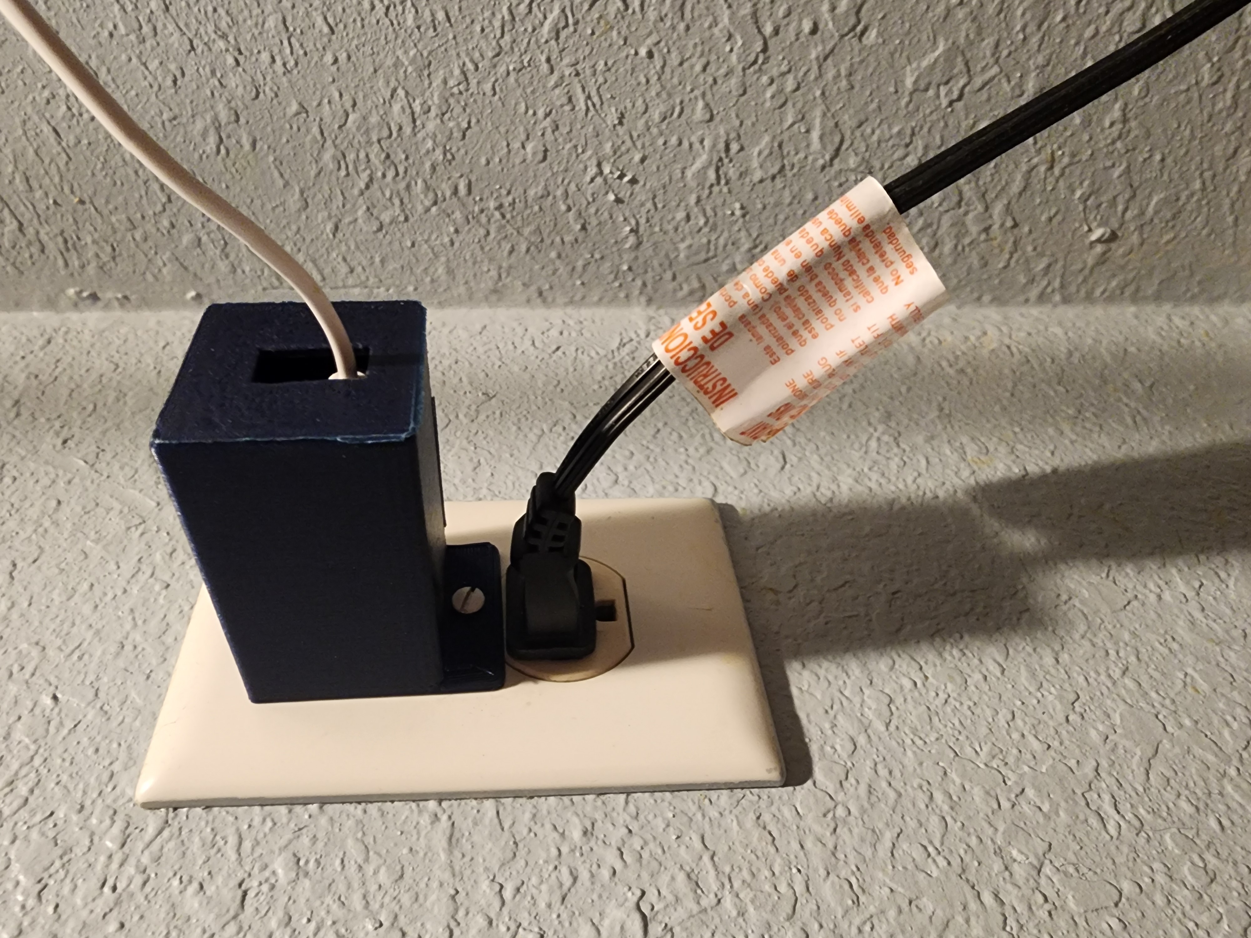 Blink Plug-In Device Lock