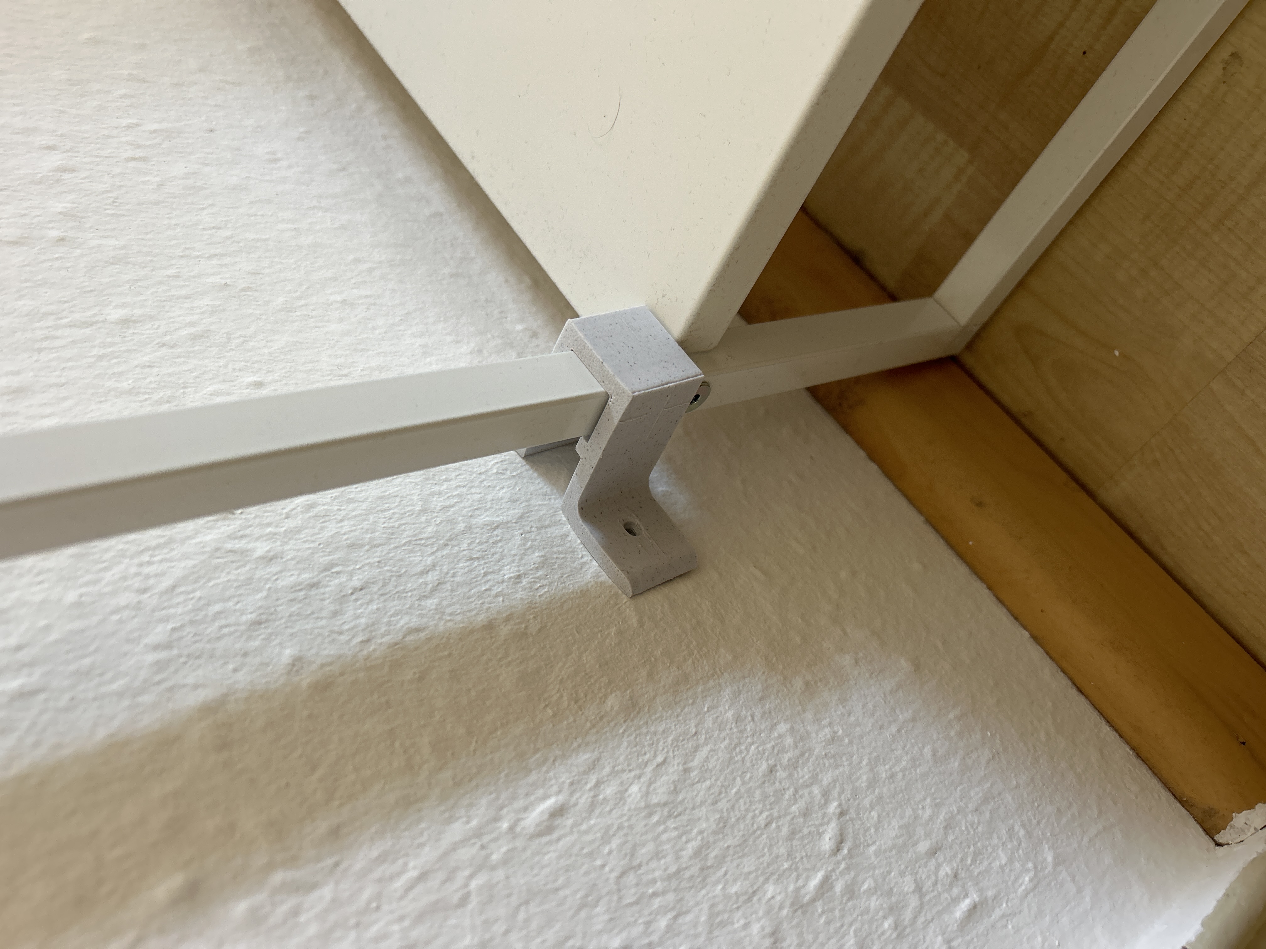Jonaxel wall mount