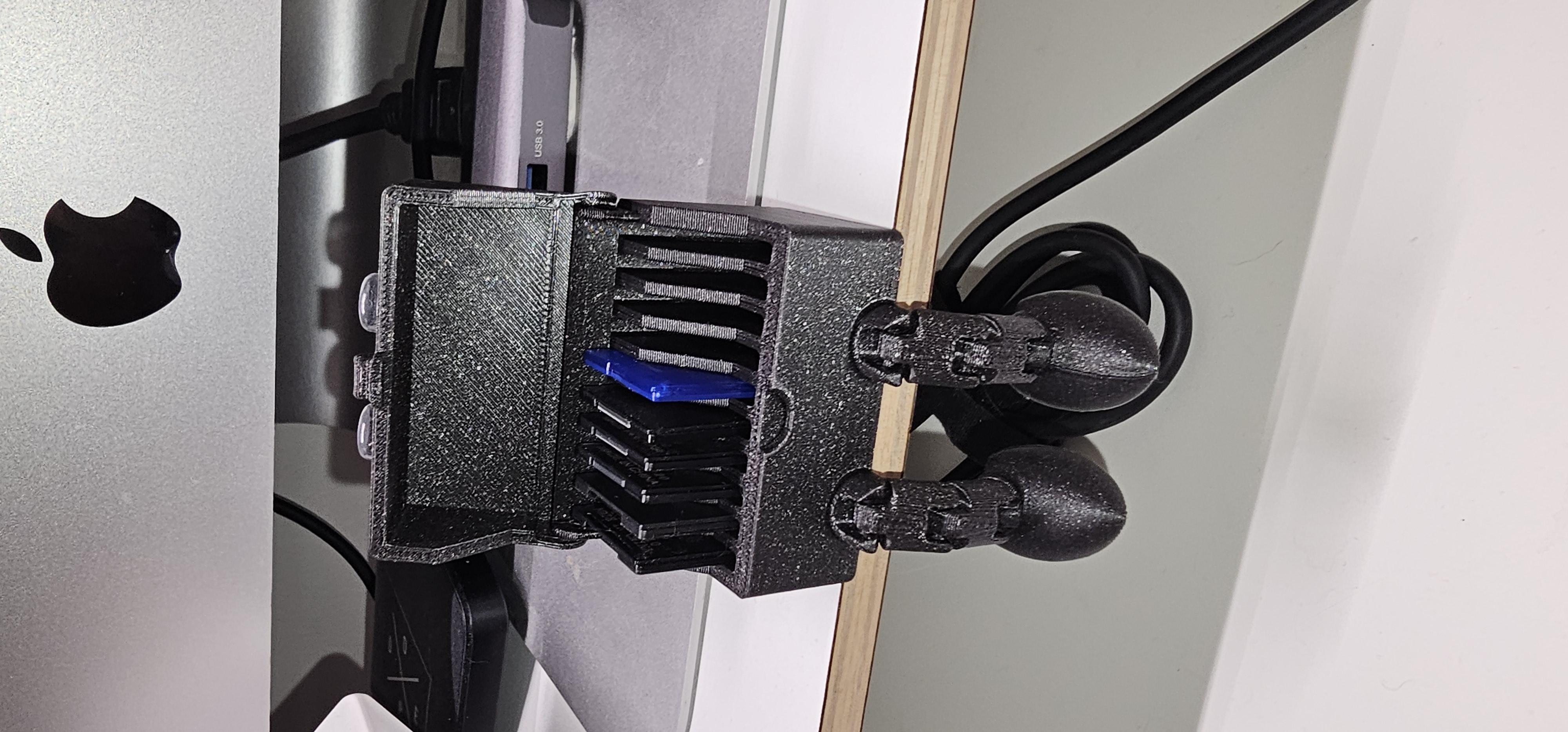 SD Card Holder with feets — miniatura 2