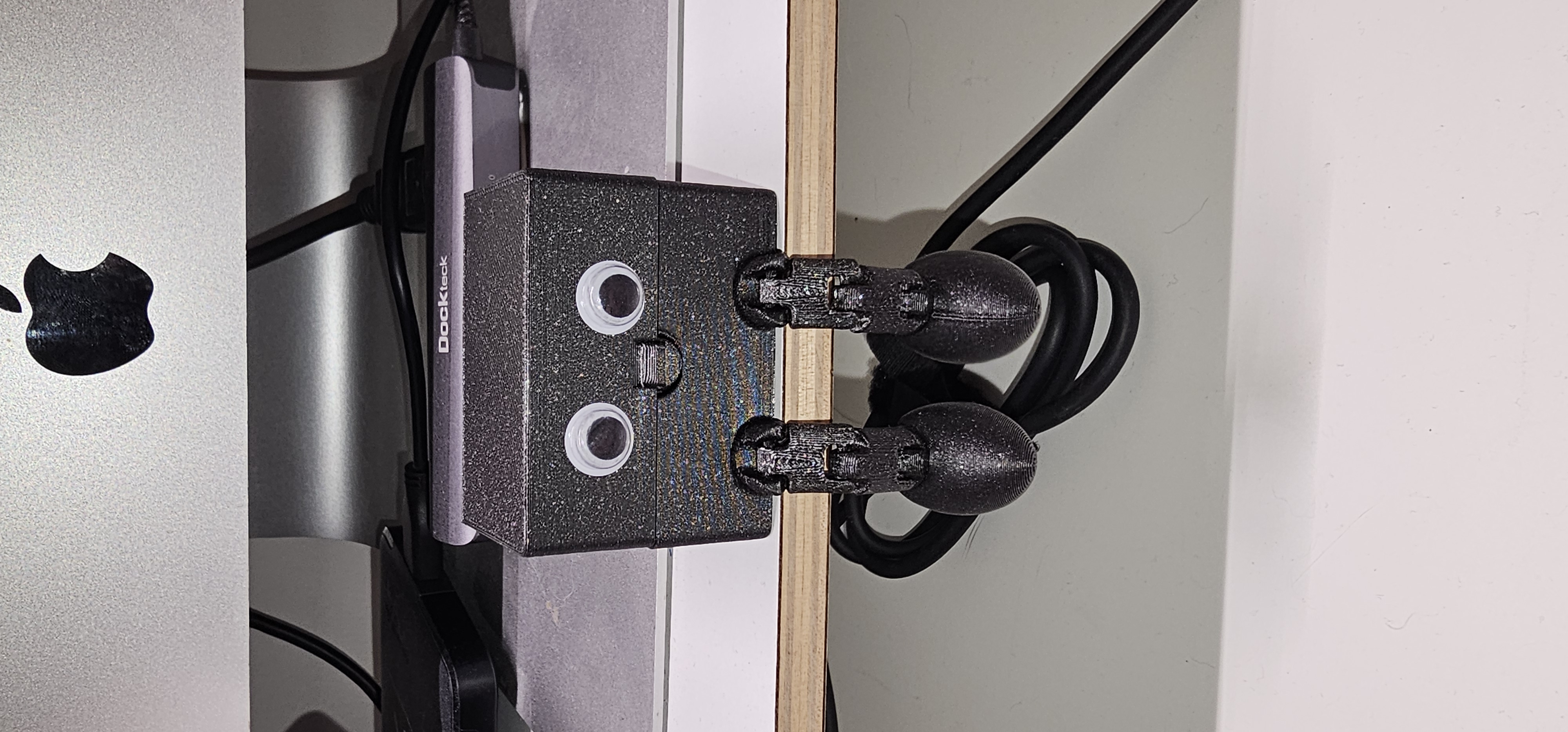 SD Card Holder with feets