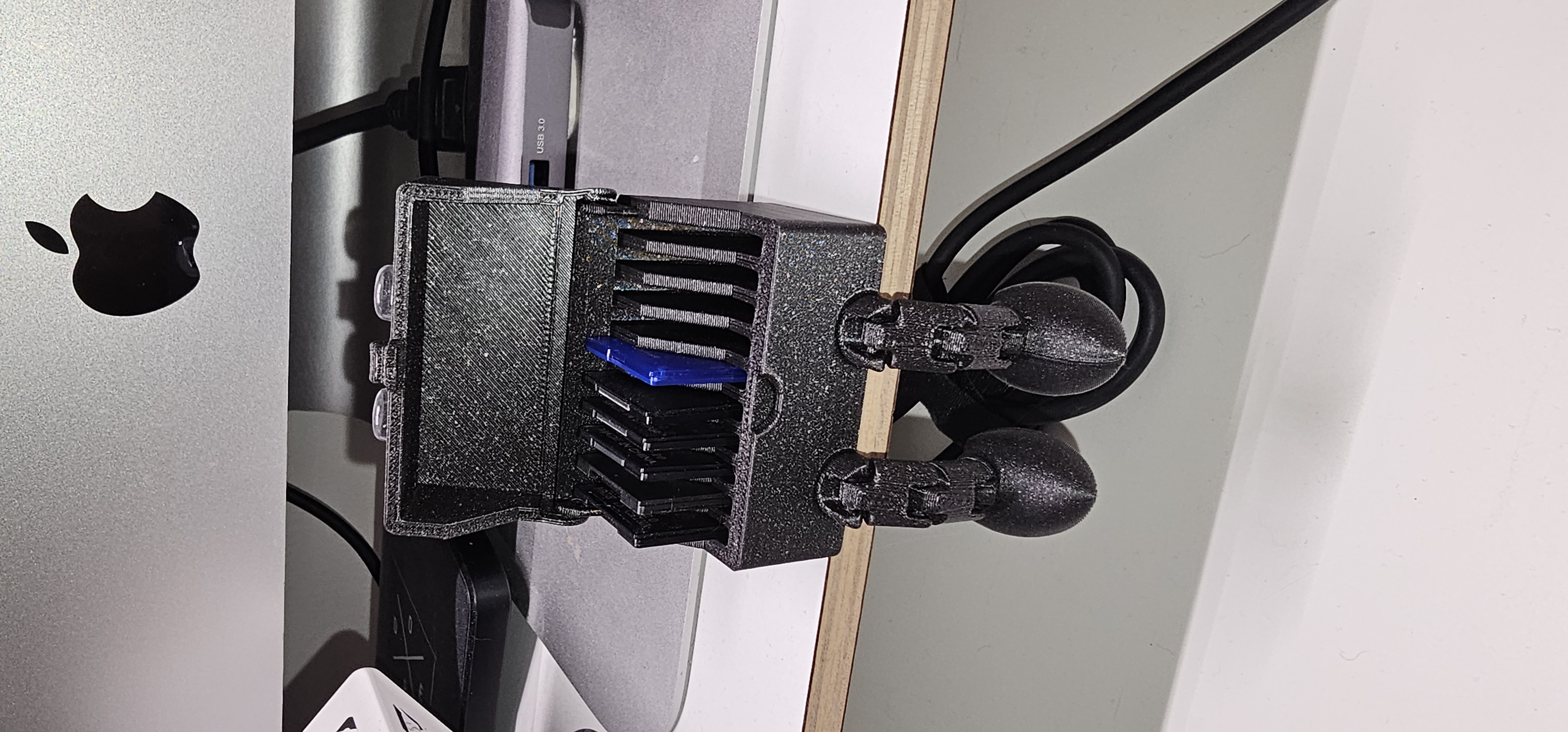 SD Card Holder with feets — miniatura 3