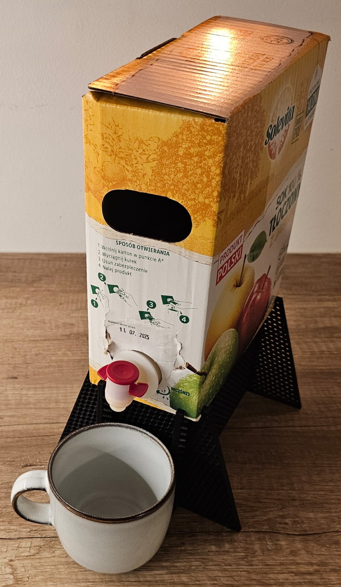 Miniatura 2 do modelo 3D Juice box rack/stand