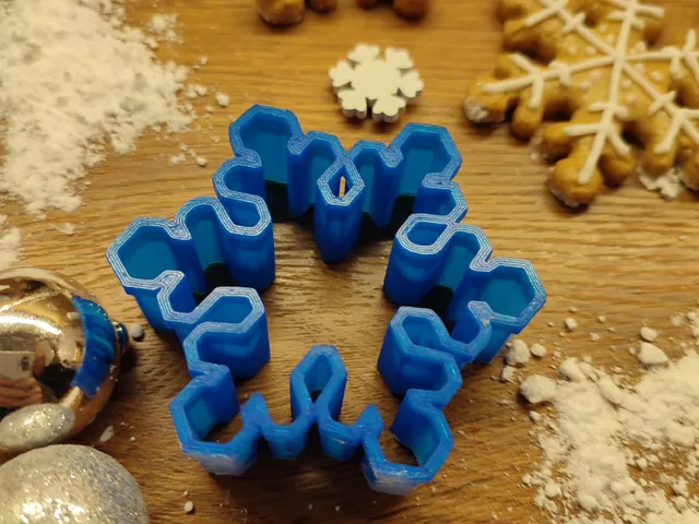 Vykrajovátko na perníčky ve tvaru vločky / gingerbread cutter in the shape of a snowflake