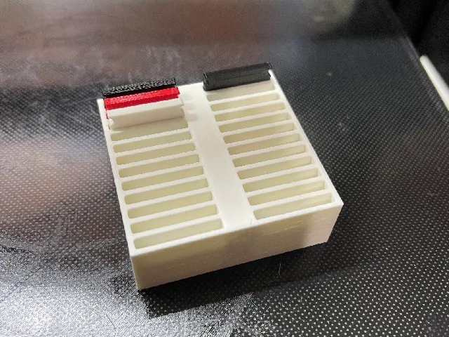 Filament color sample chip and organizer