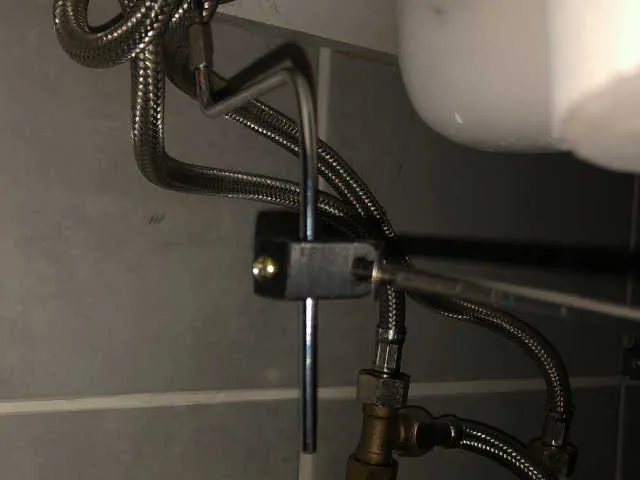 Sink drain hinge