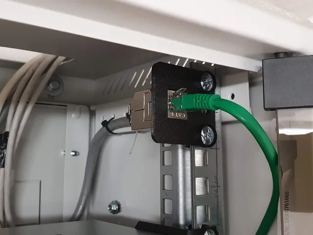 Single Keystone Rack Mount Bracket (for RJ45 couplers or similar)
