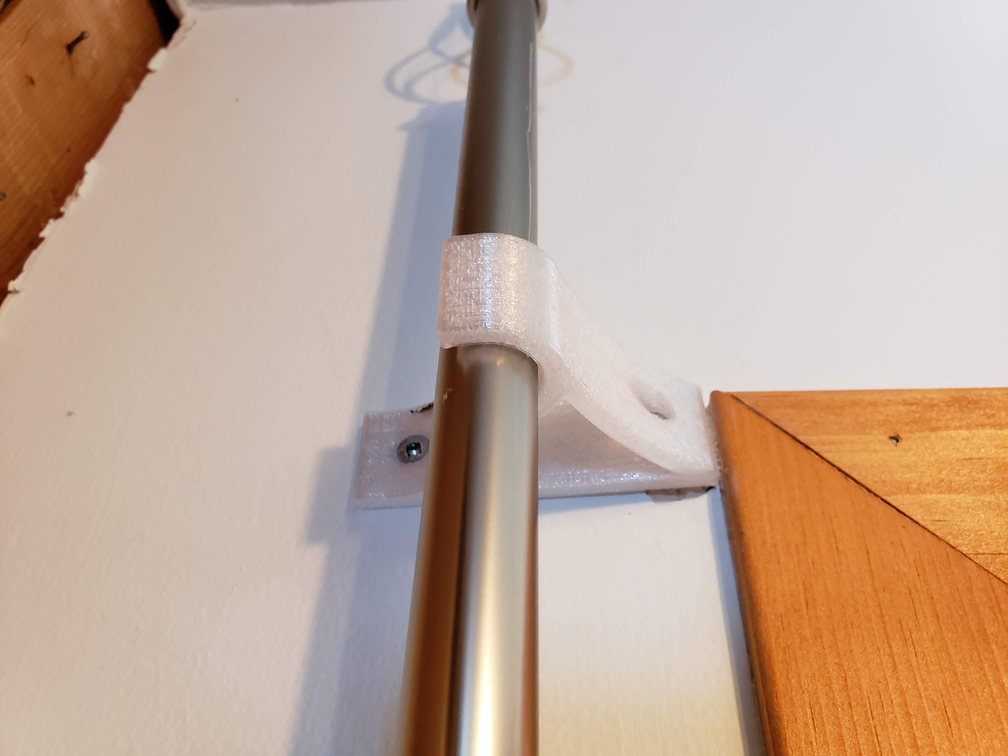 Simple curtain rod hanger - for small print bed