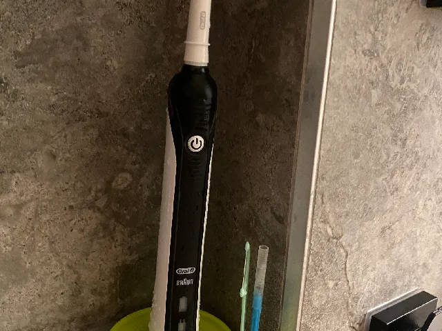 Oral B Electric Toothbrush and floss holders