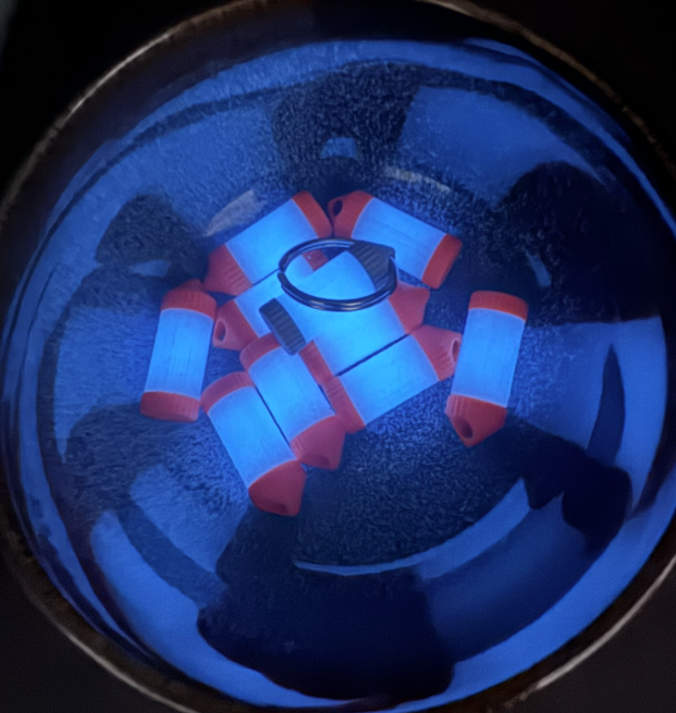 Miniatura 2 do modelo 3D Glowstick Keychain