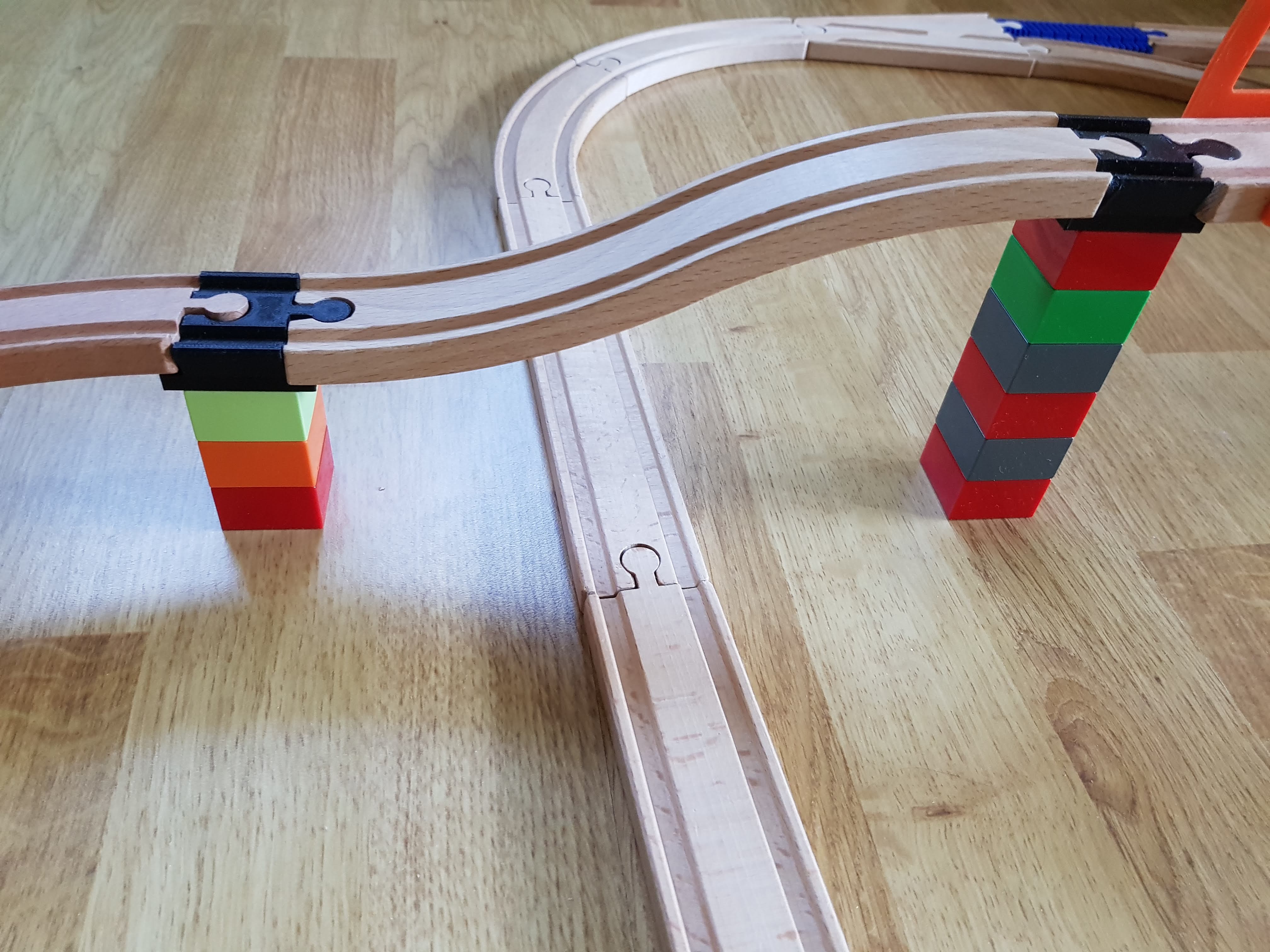 Compatible to Ikea/Brio rail to Compatible Duplo blocks