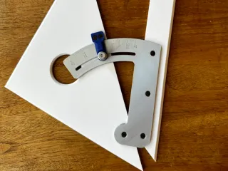 Setsquare adjustable