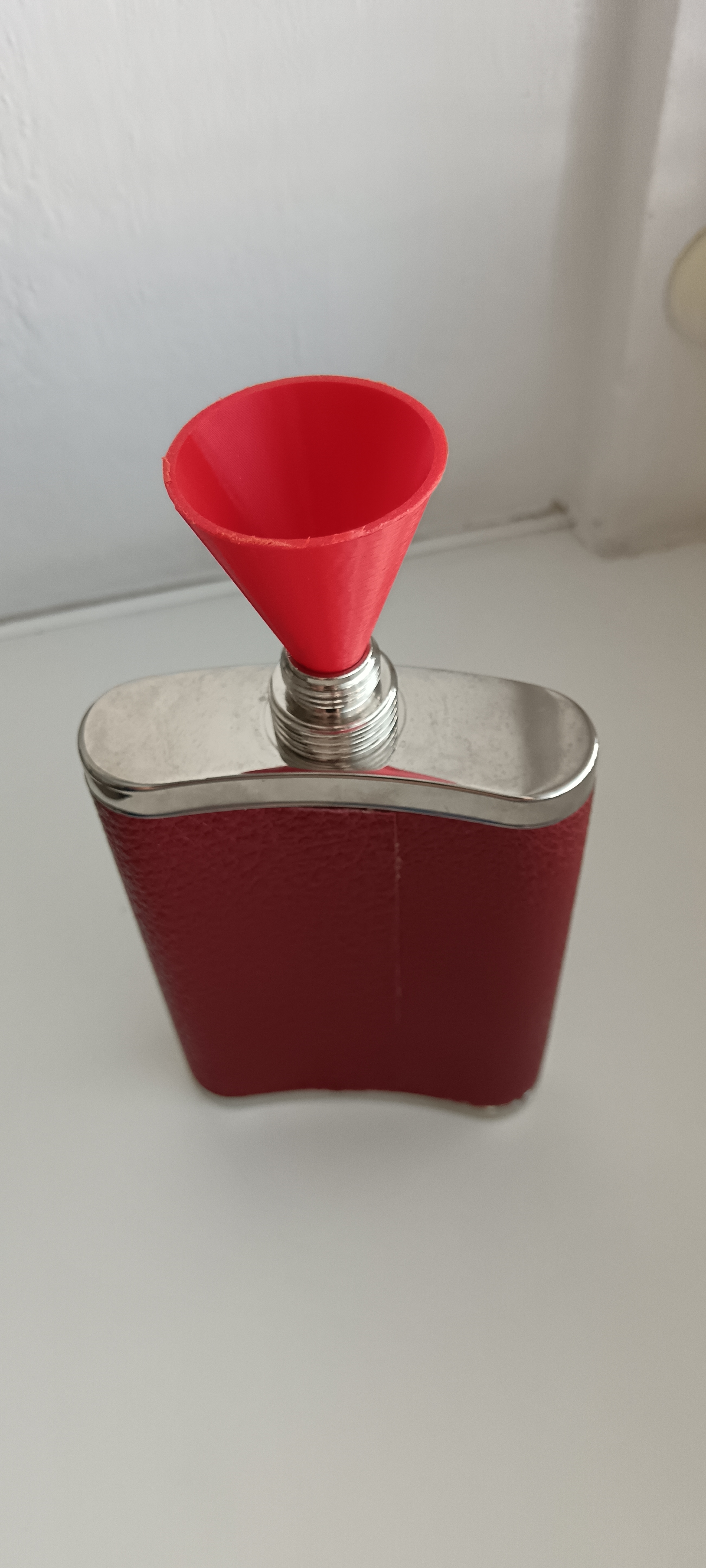 Funnel for filling the flask