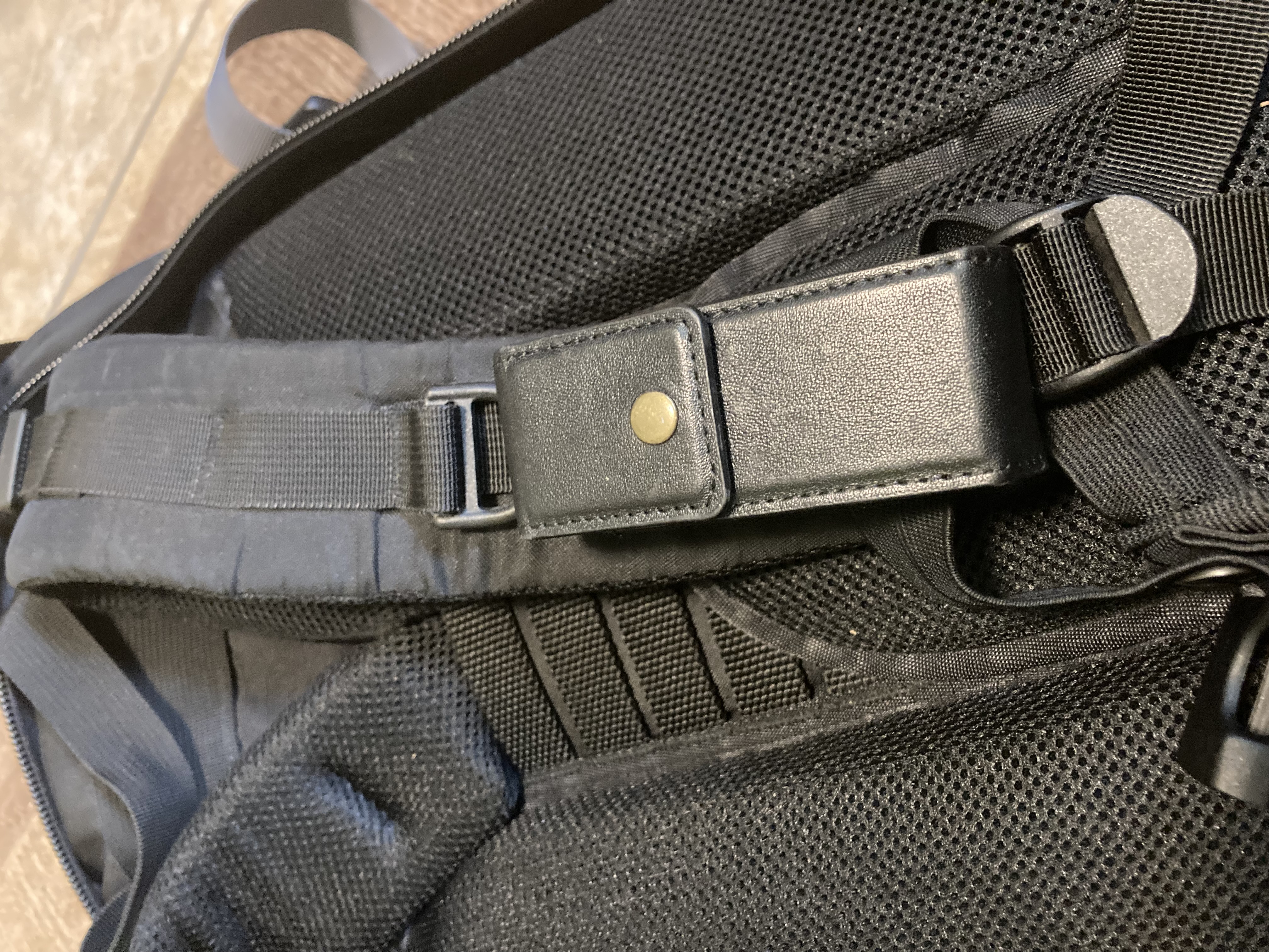 Miniatura 2 do modelo 3D Backpack Mount For Belt Loop Tools