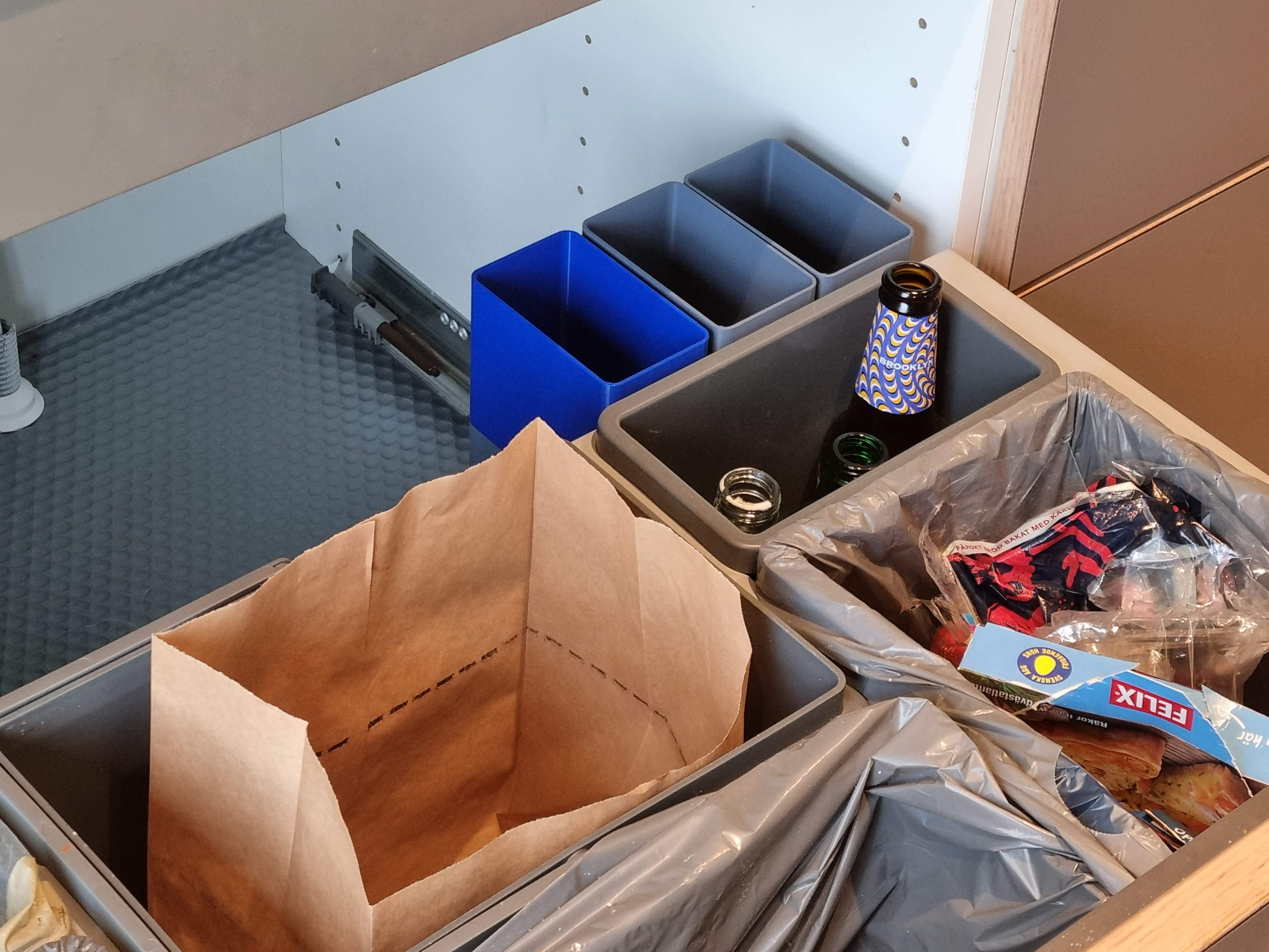 Miniatura 2 do modelo 3D HTH Waste Bin Extender