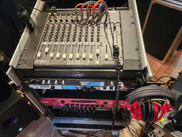 1U Headphone Rack