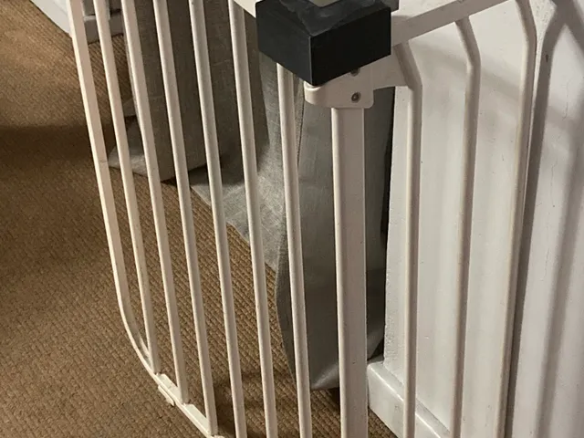 Baby gate open keeper