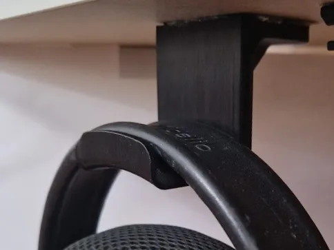 Sturdy Headphone Hanger