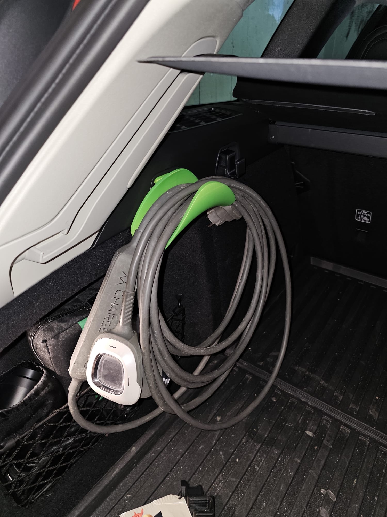 volvo v60/v90 charging cable support for trunk hook